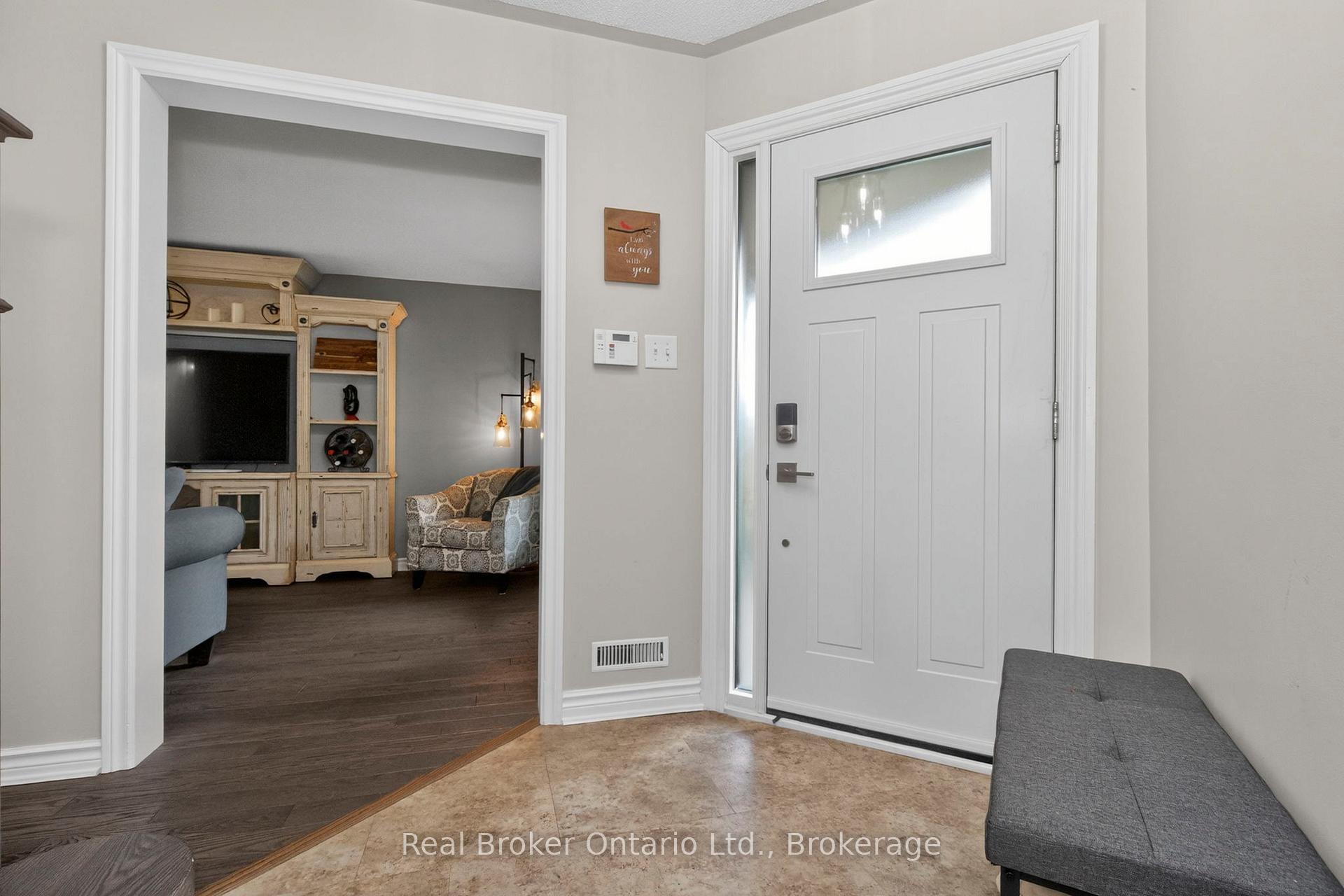 Photo 3 of 94 Golden Meadow Road, Barrie, Bayshore — HOMEH