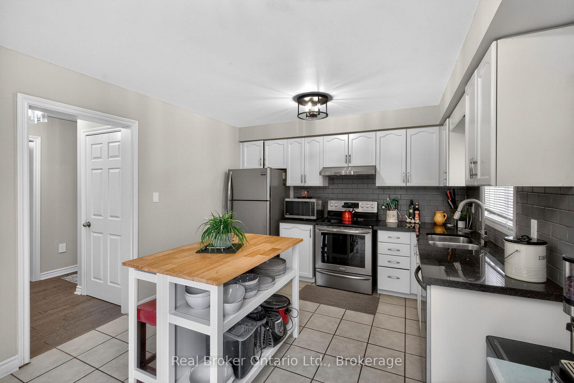 Photo 8 of 94 Golden Meadow Road, Barrie, Bayshore — HOMEH