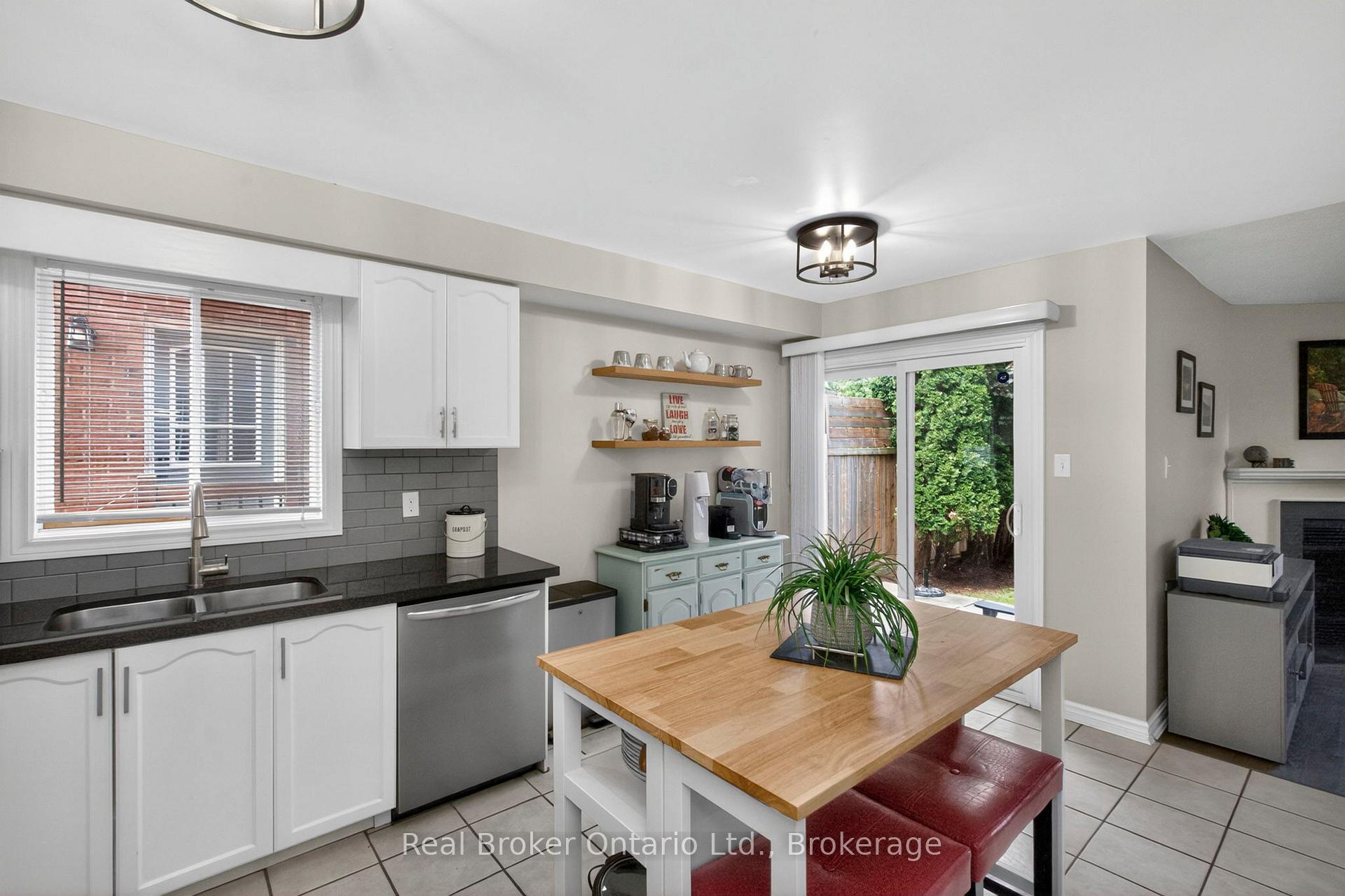 Photo 10 of 94 Golden Meadow Road, Barrie, Bayshore — HOMEH