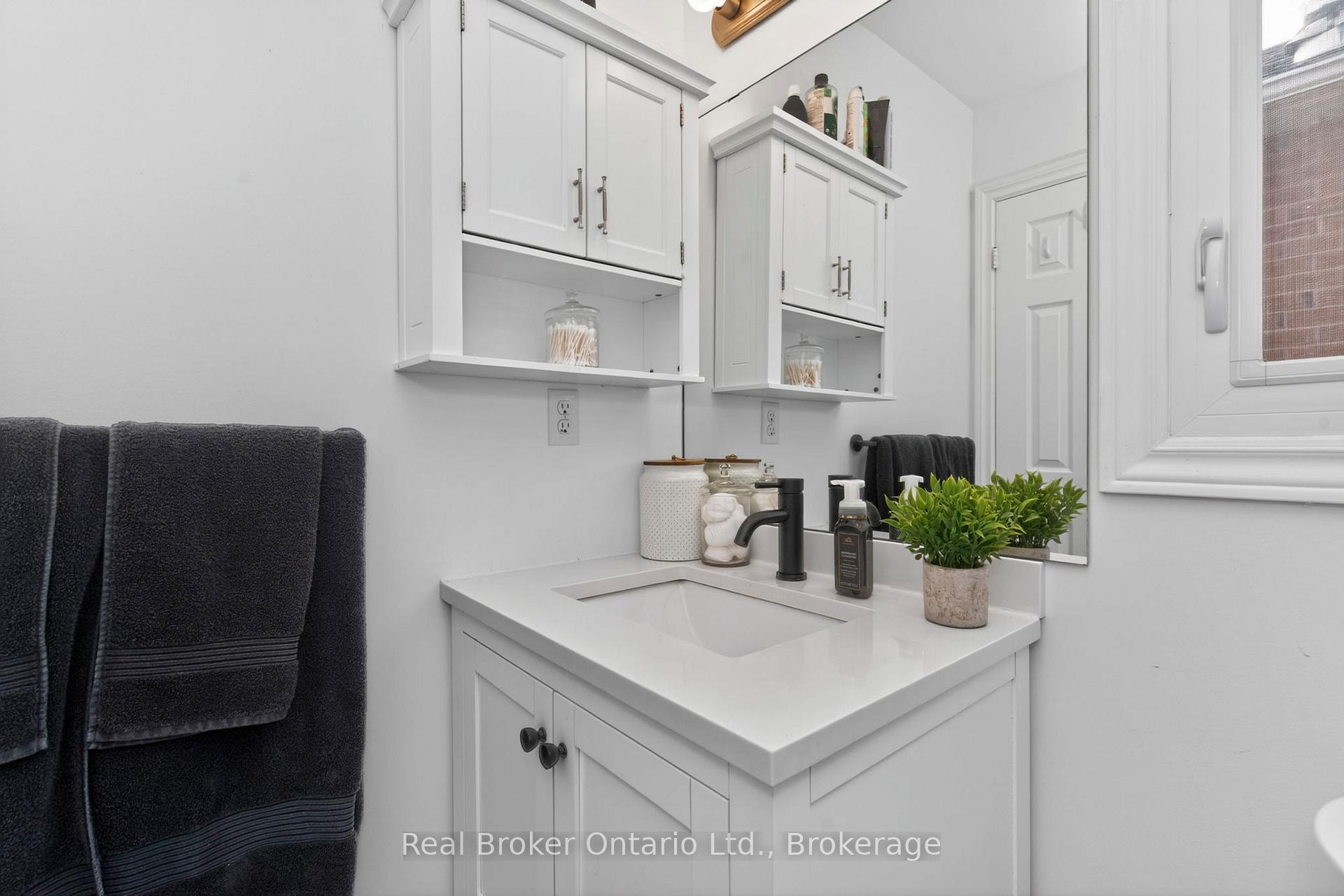 Photo 18 of 94 Golden Meadow Road, Barrie, Bayshore — HOMEH