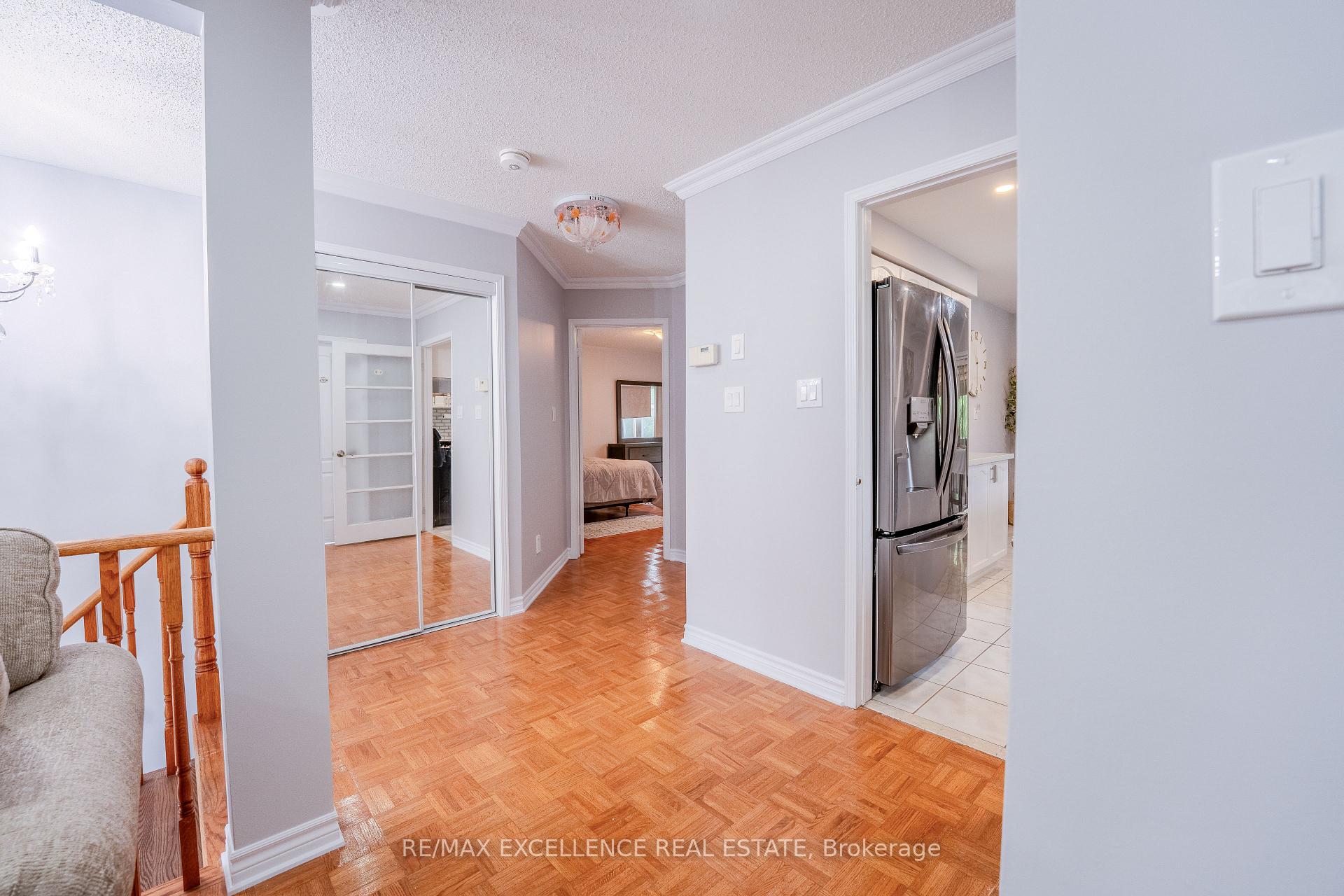 Photo 5 of 48 Ridgemore Crescent, Brampton, Fletcher's Meadow — HOMEH