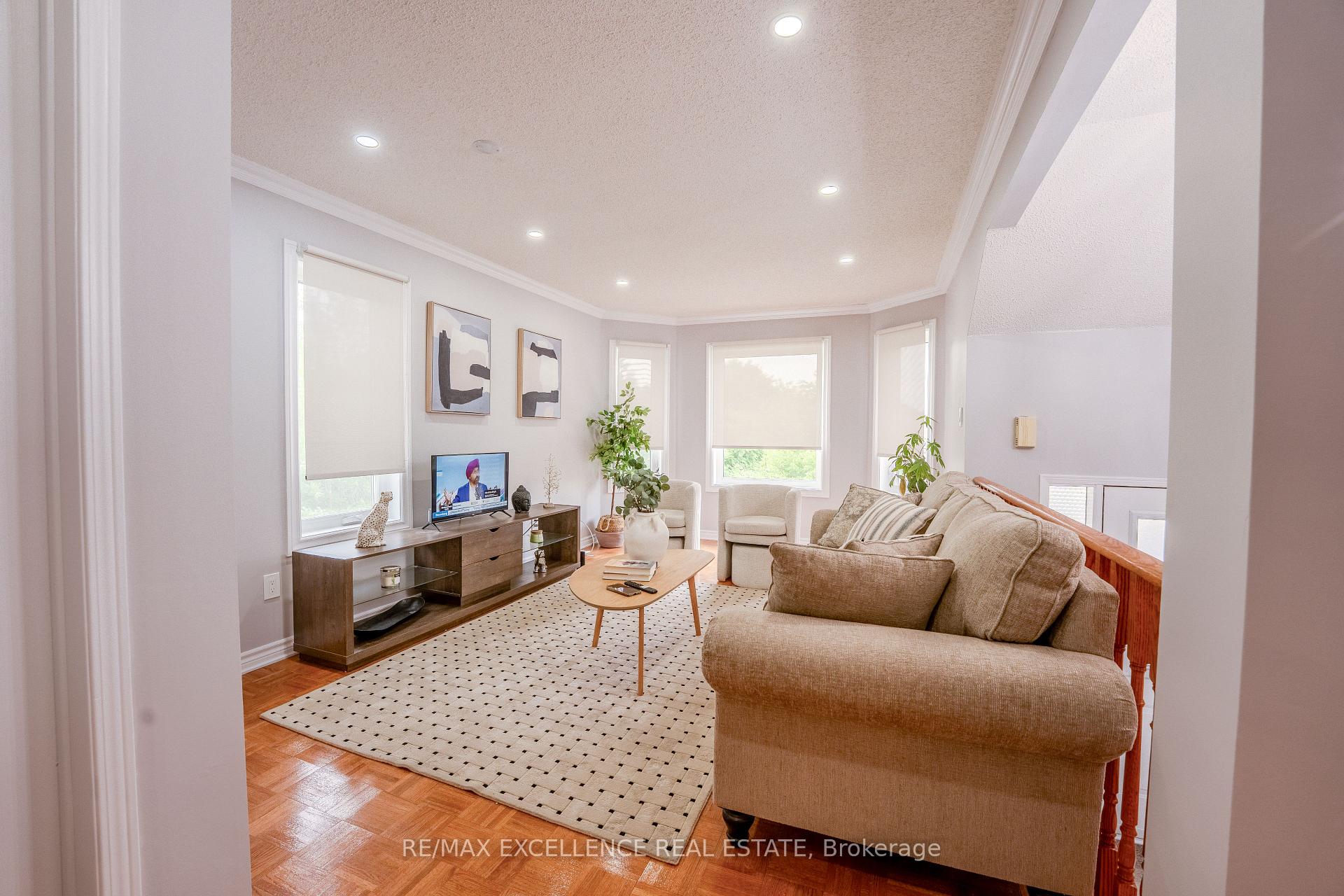 Photo 7 of 48 Ridgemore Crescent, Brampton, Fletcher's Meadow — HOMEH