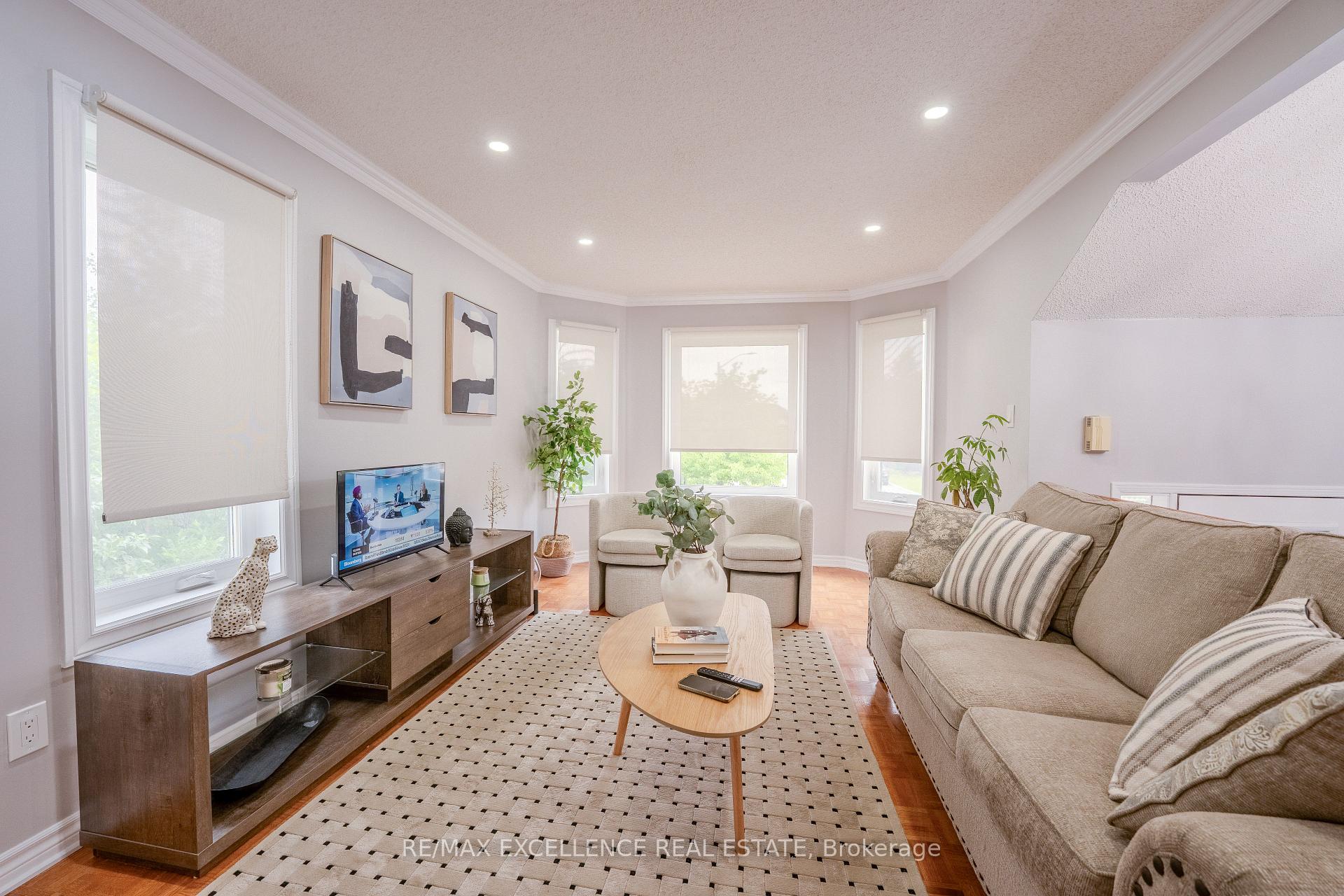 Photo 8 of 48 Ridgemore Crescent, Brampton, Fletcher's Meadow — HOMEH