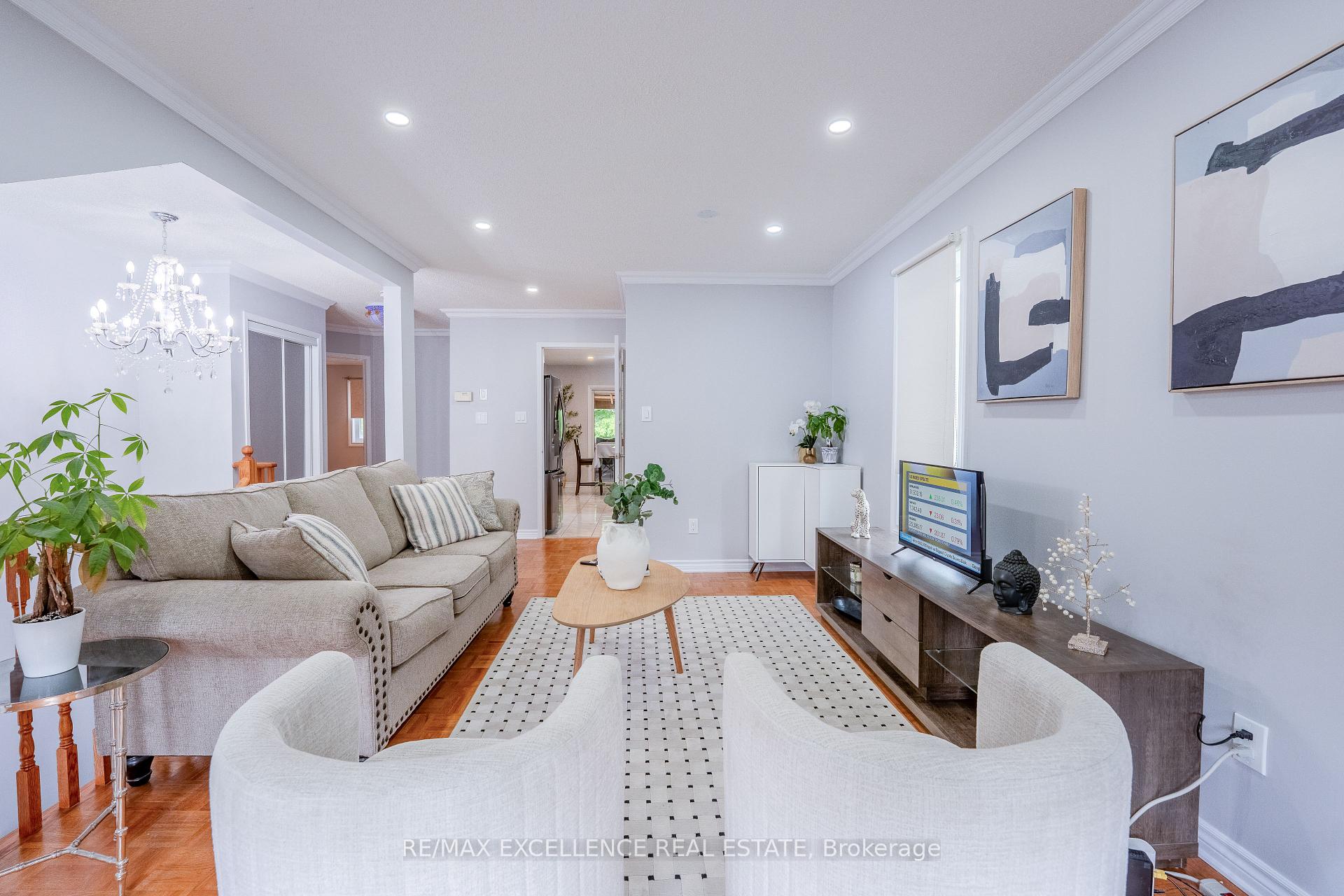 Photo 9 of 48 Ridgemore Crescent, Brampton, Fletcher's Meadow — HOMEH