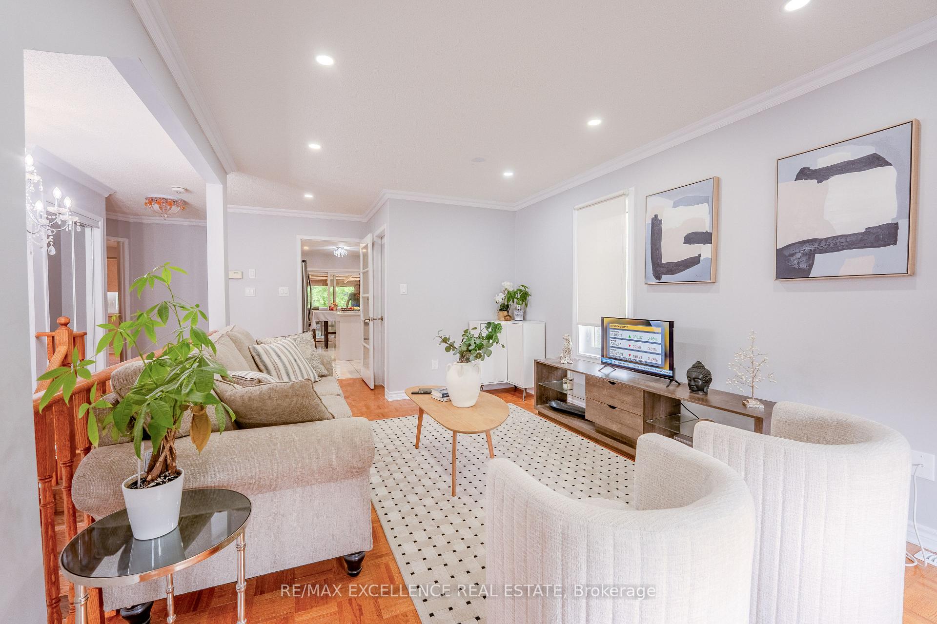 Photo 10 of 48 Ridgemore Crescent, Brampton, Fletcher's Meadow — HOMEH