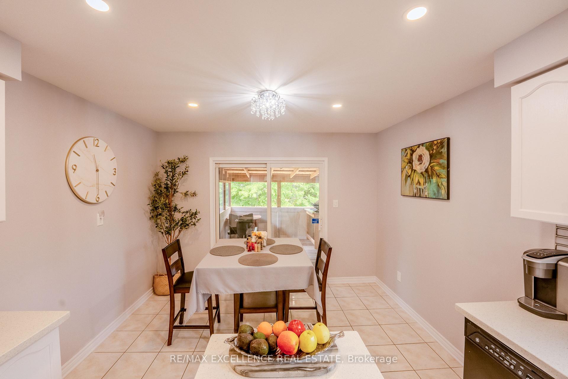 Photo 14 of 48 Ridgemore Crescent, Brampton, Fletcher's Meadow — HOMEH