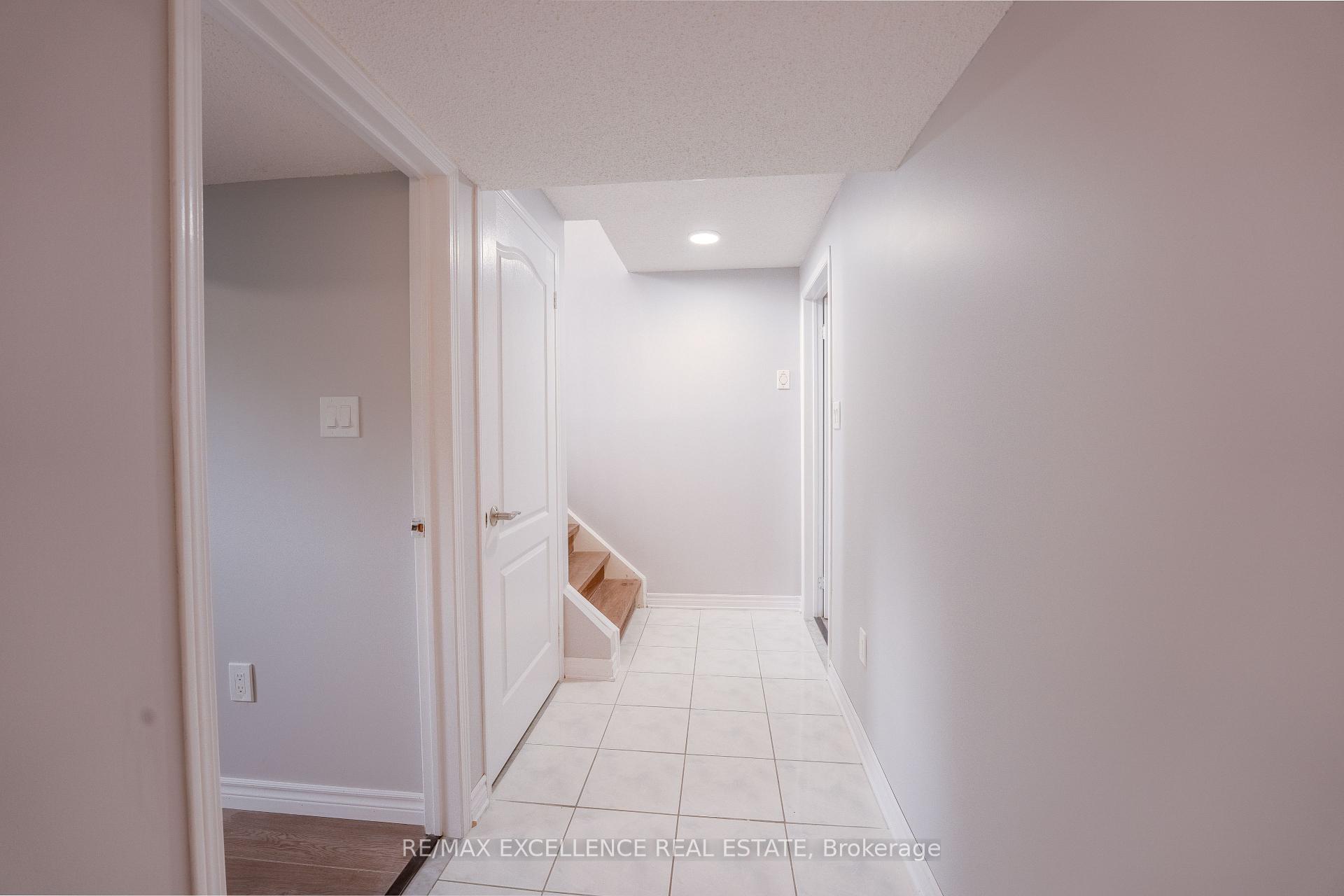 Photo 20 of 48 Ridgemore Crescent, Brampton, Fletcher's Meadow — HOMEH