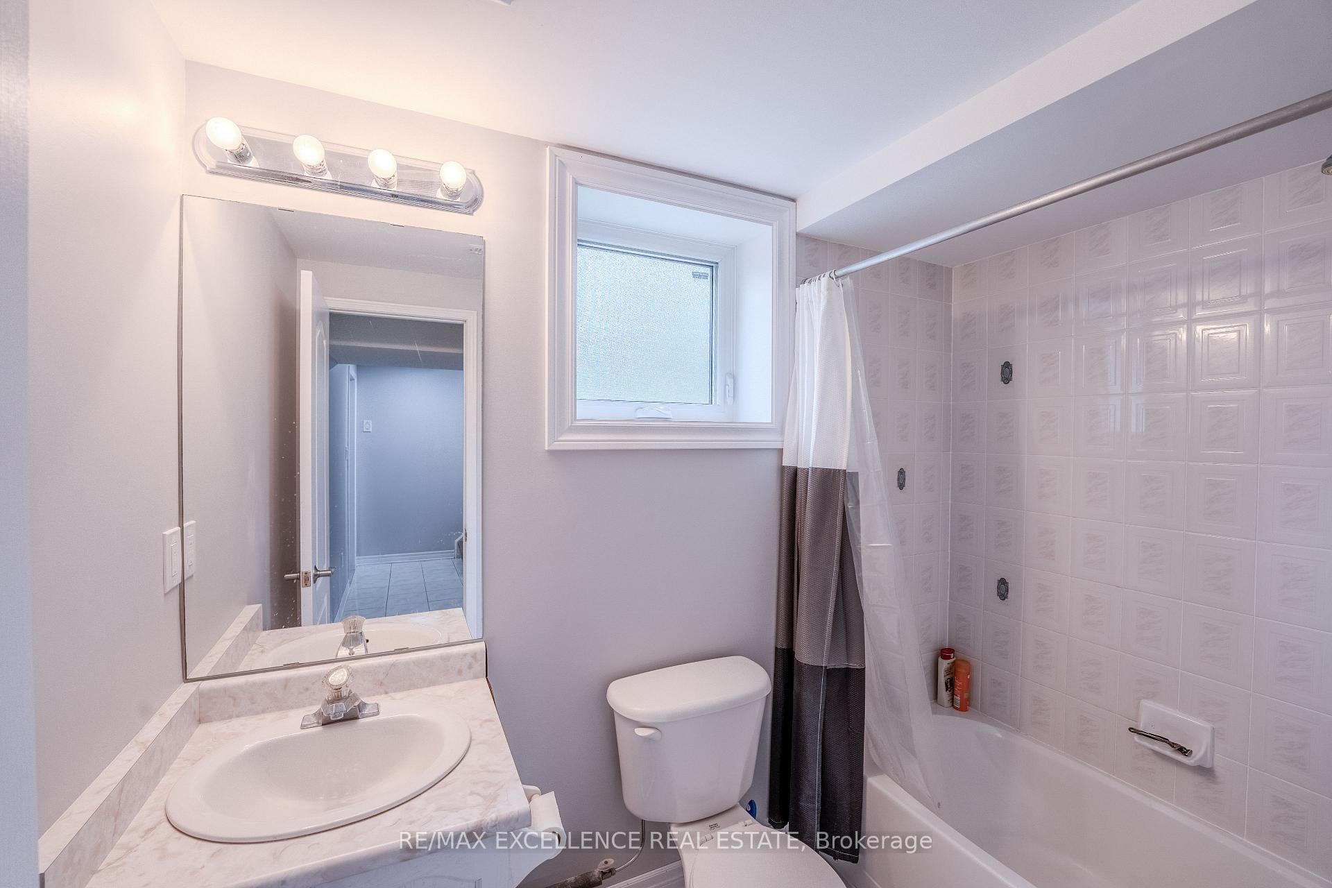 Photo 26 of 48 Ridgemore Crescent, Brampton, Fletcher's Meadow — HOMEH
