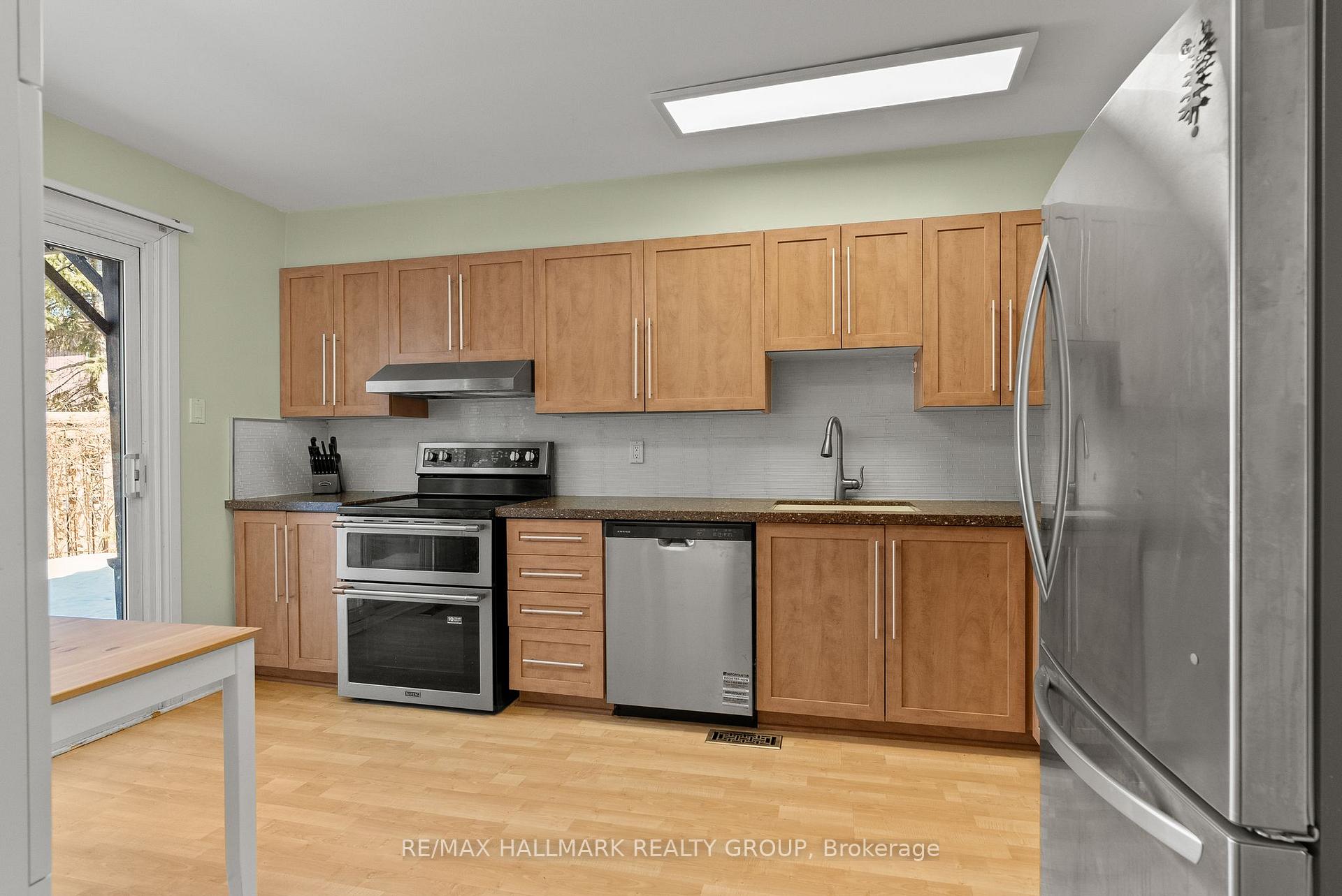 Photo 12 of 48 Sample Road, Ottawa, Hunt Club — HOMEH