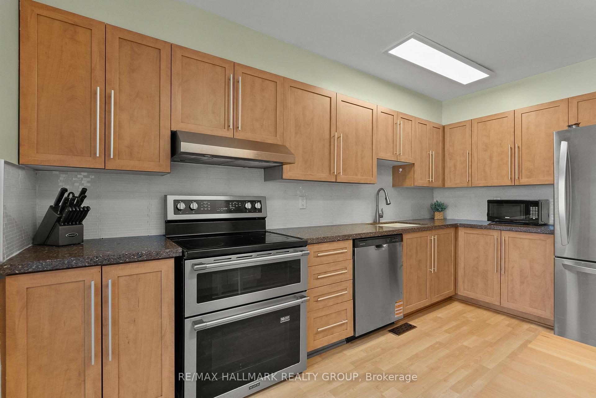 Photo 13 of 48 Sample Road, Ottawa, Hunt Club — HOMEH