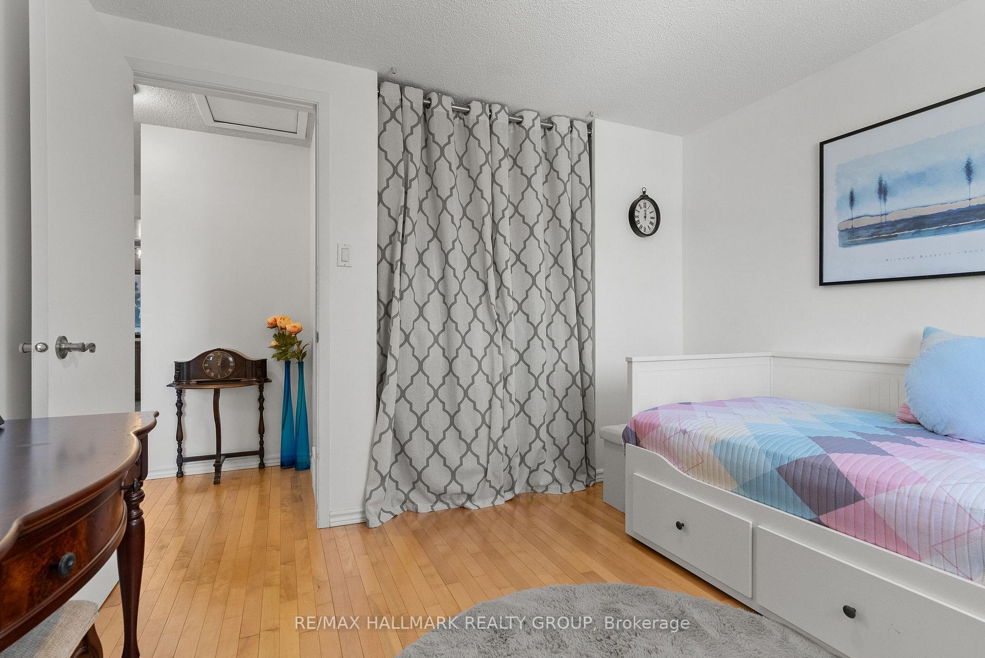 Photo 21 of 48 Sample Road, Ottawa, Hunt Club — HOMEH