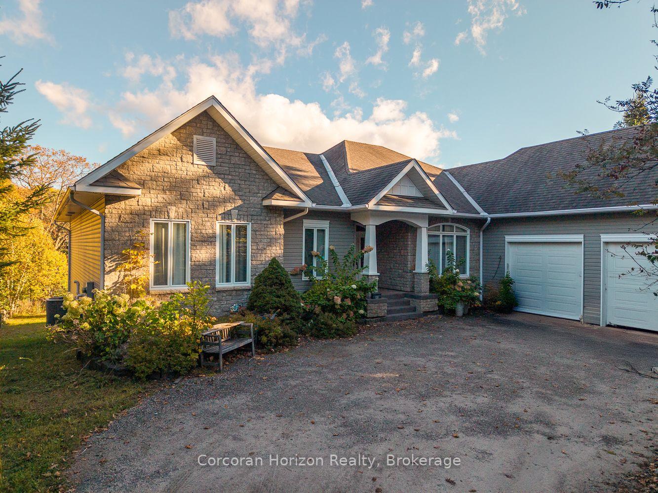 Photo 3 of 131 William Street, Parry Sound — HOMEH