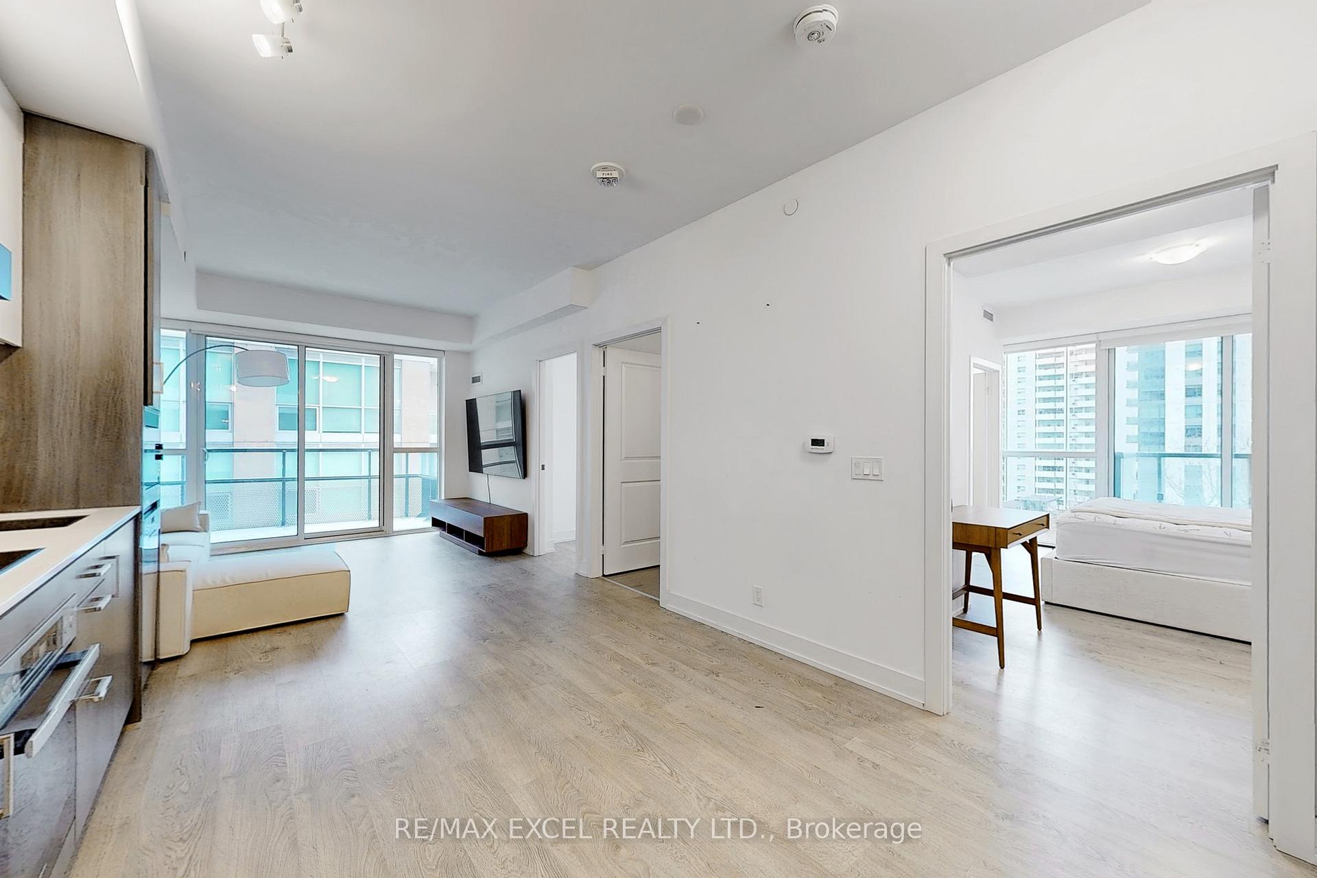 Photo 6 of Unit 609, 11 Lillian Street, Toronto, Mount Pleasant West — HOMEH