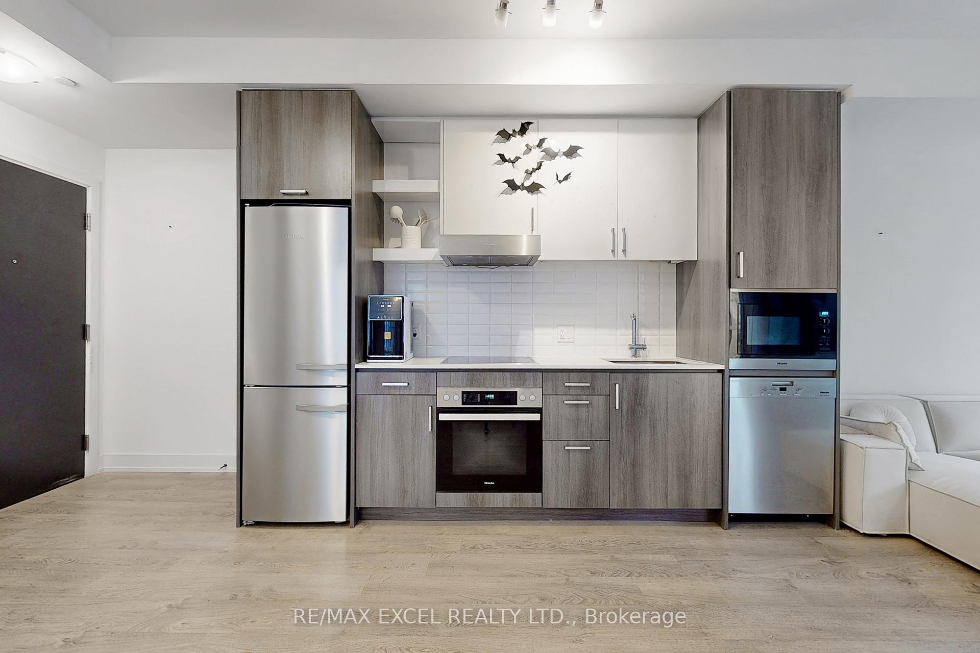 Photo 10 of Unit 609, 11 Lillian Street, Toronto, Mount Pleasant West — HOMEH