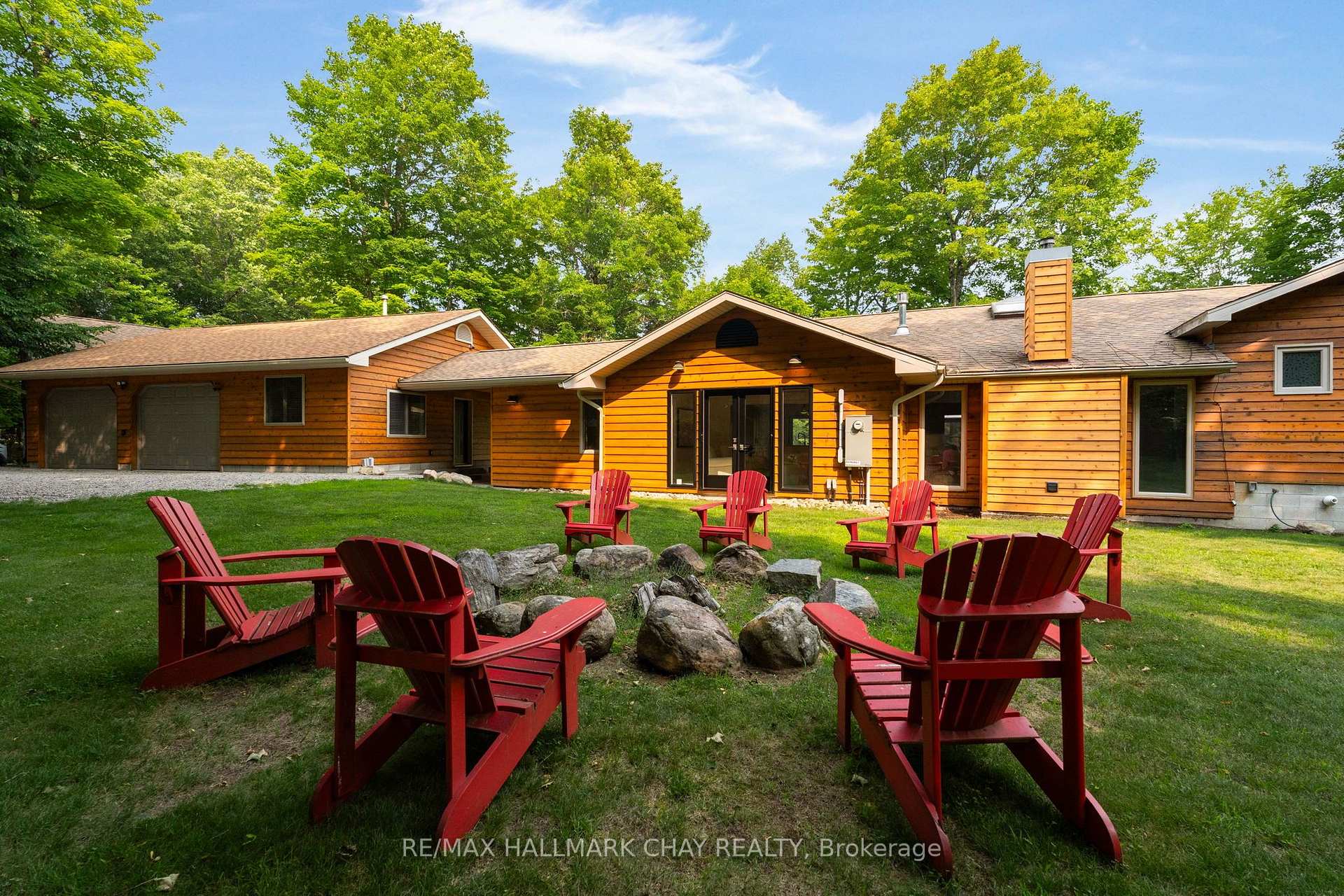 Photo 2 of 1319 Wolf Circle, Algonquin Highlands, Sherborne — HOMEH