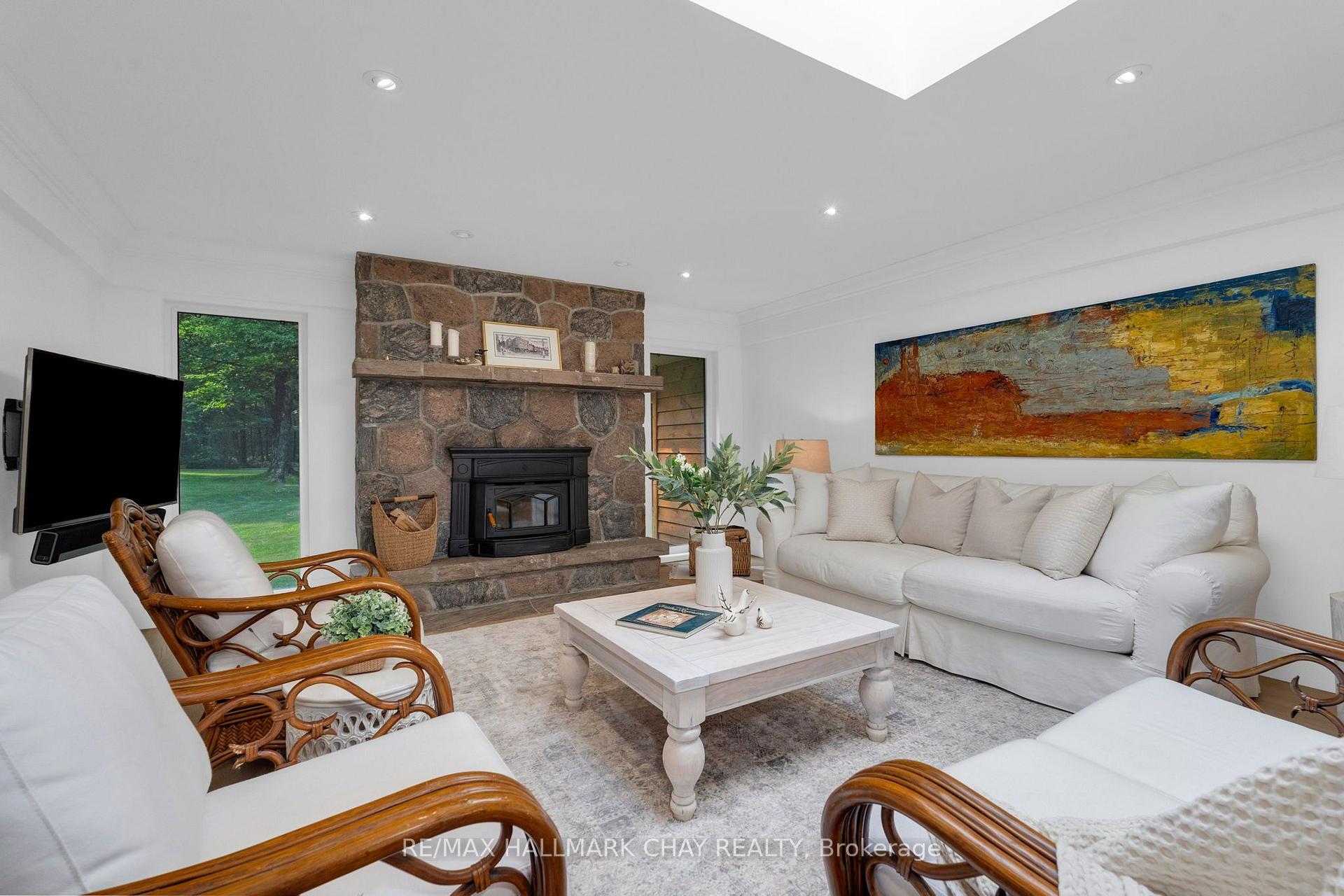 Photo 19 of 1319 Wolf Circle, Algonquin Highlands, Sherborne — HOMEH