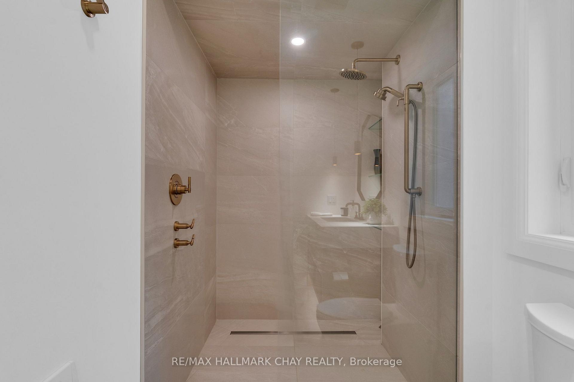 Photo 35 of 1319 Wolf Circle, Algonquin Highlands, Sherborne — HOMEH