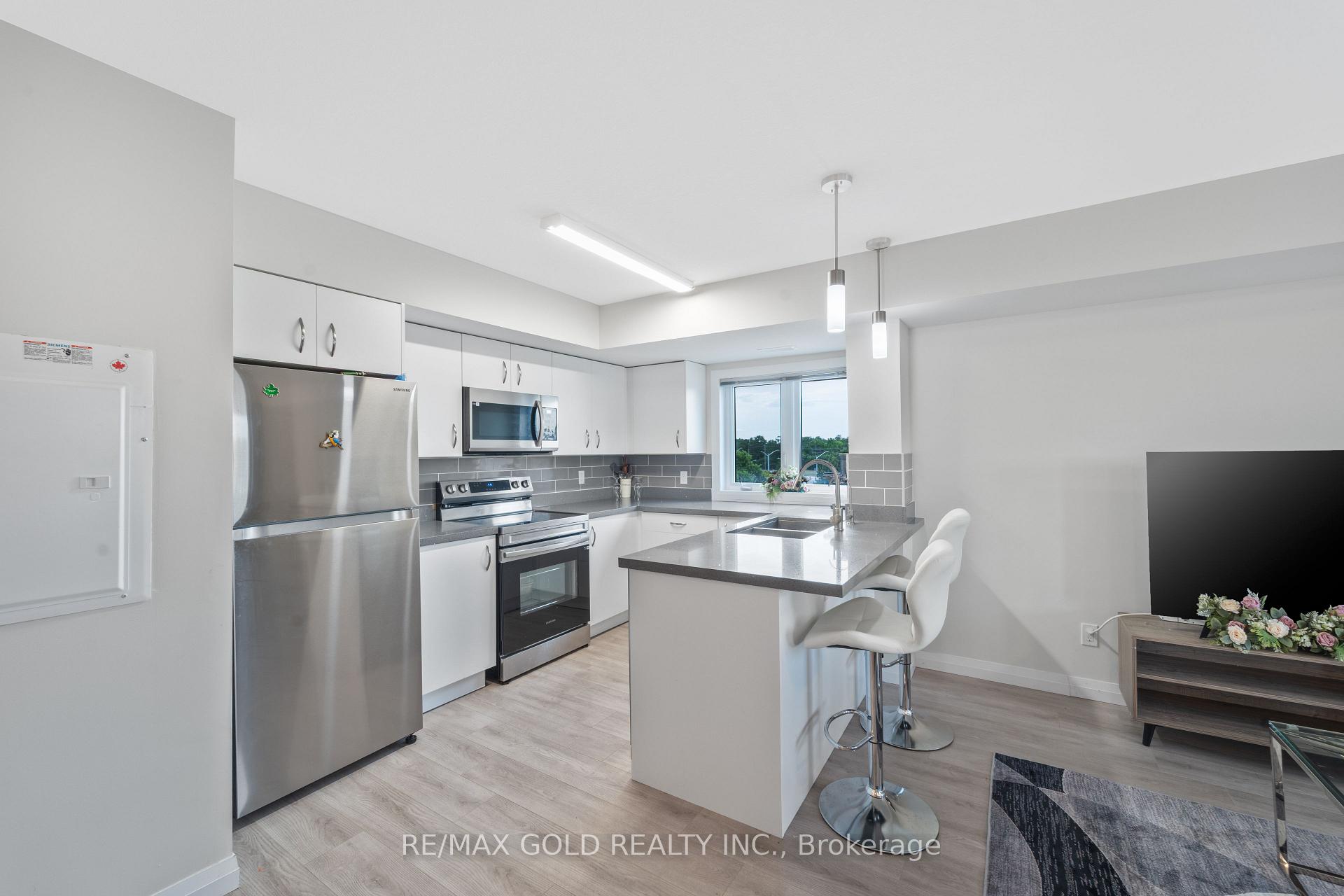 Photo 8 of Unit C33, 370 Fisher Mills Road, Cambridge, Silver Heights — HOMEH