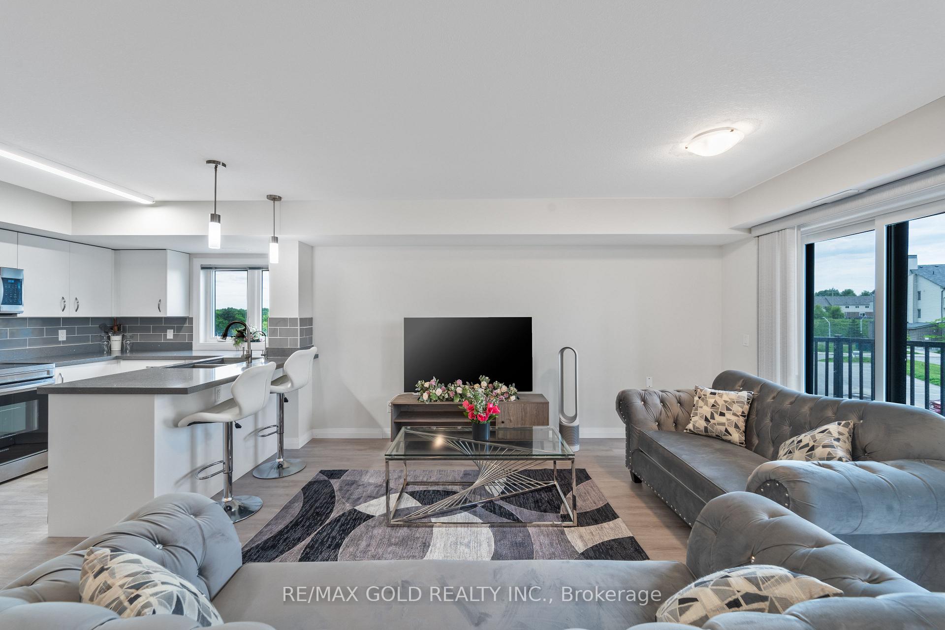 Photo 13 of Unit C33, 370 Fisher Mills Road, Cambridge, Silver Heights — HOMEH