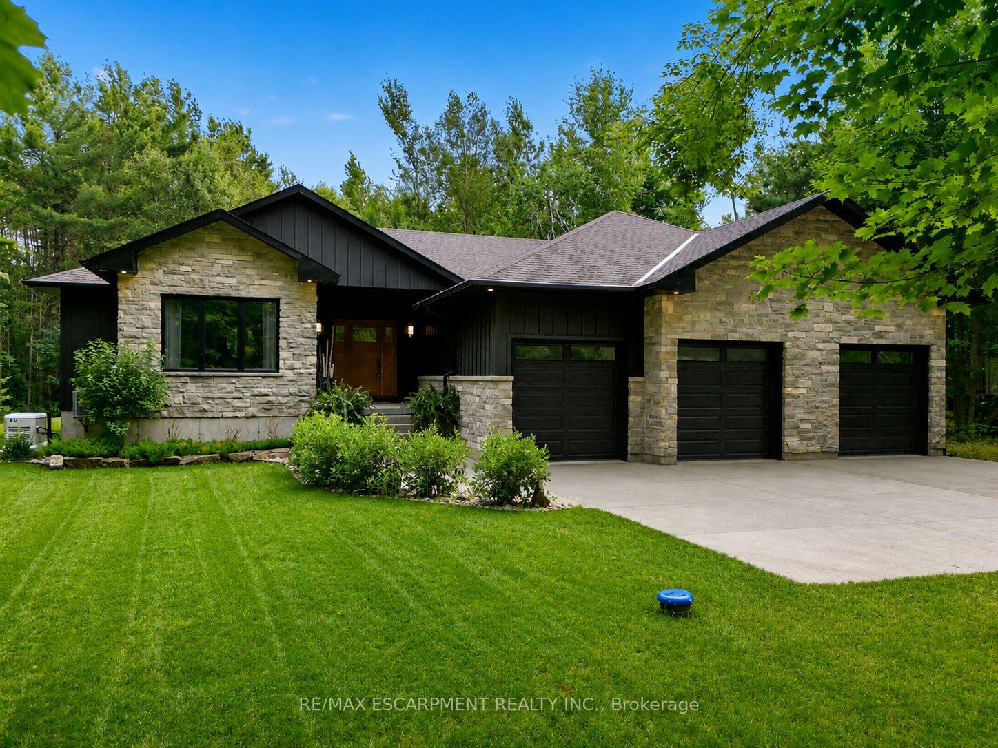 Photo 1 of 1039 Xavier Street, Gravenhurst, Morrison — HOMEH