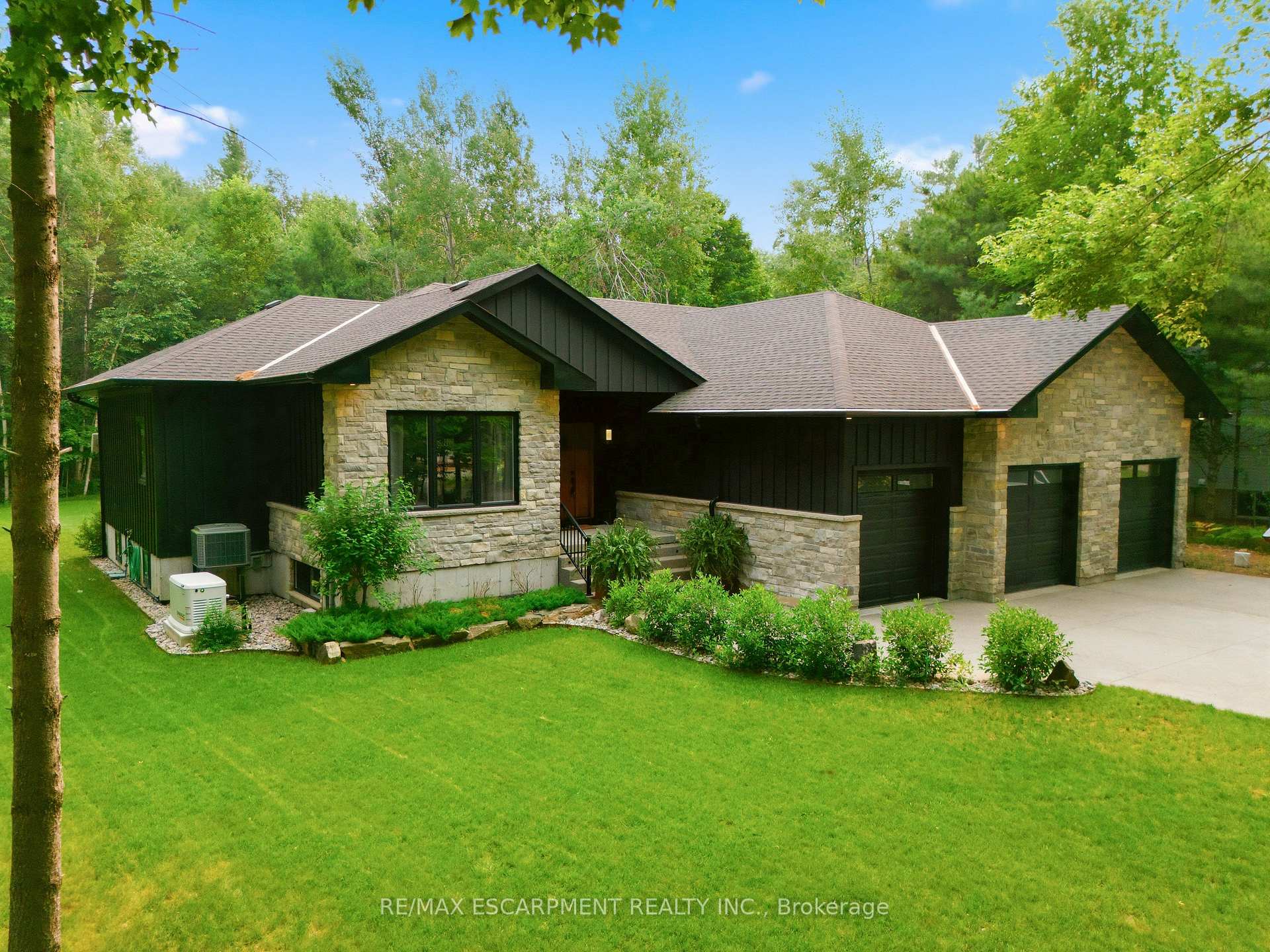 Photo 3 of 1039 Xavier Street, Gravenhurst, Morrison — HOMEH
