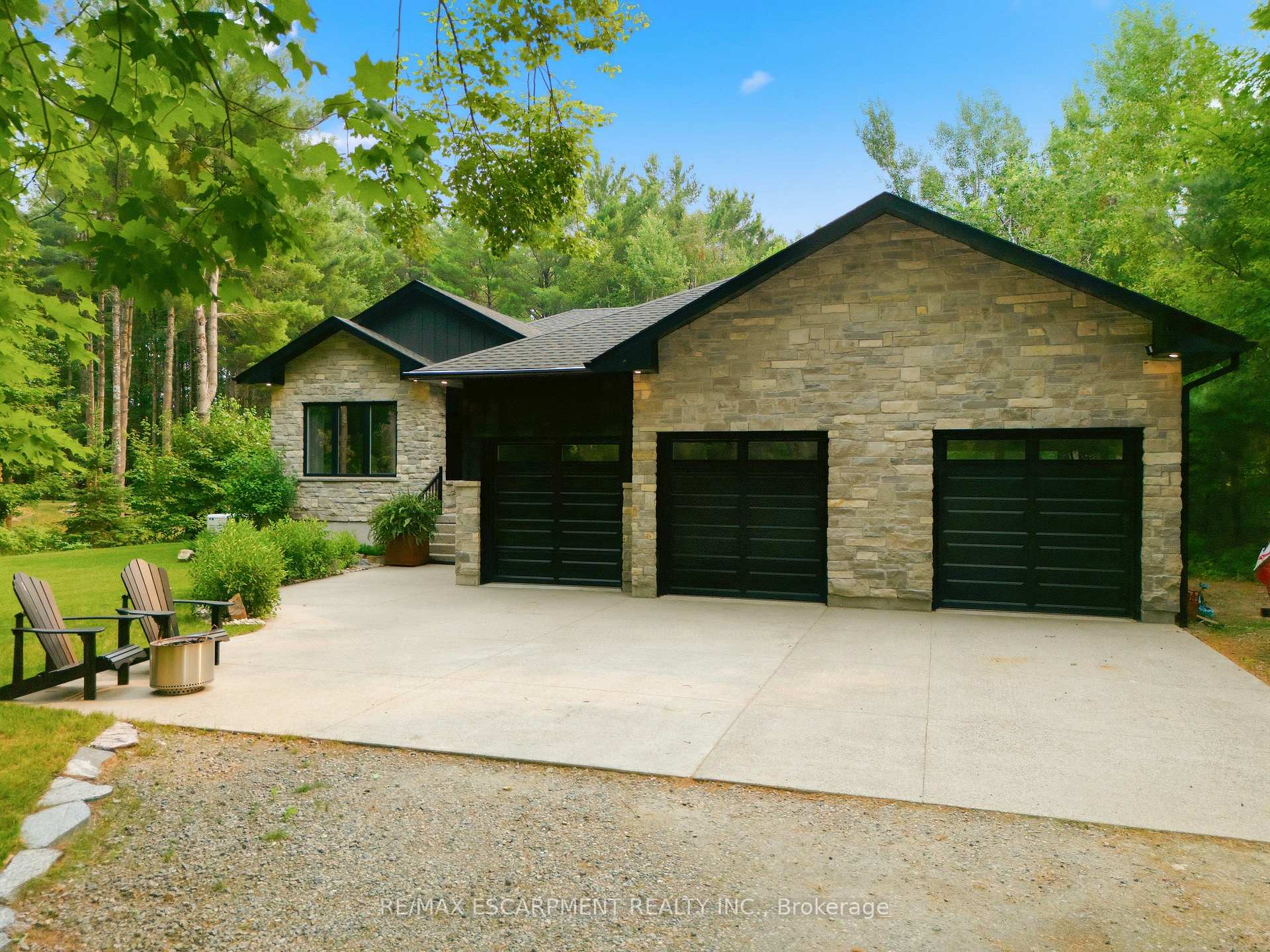 Photo 4 of 1039 Xavier Street, Gravenhurst, Morrison — HOMEH