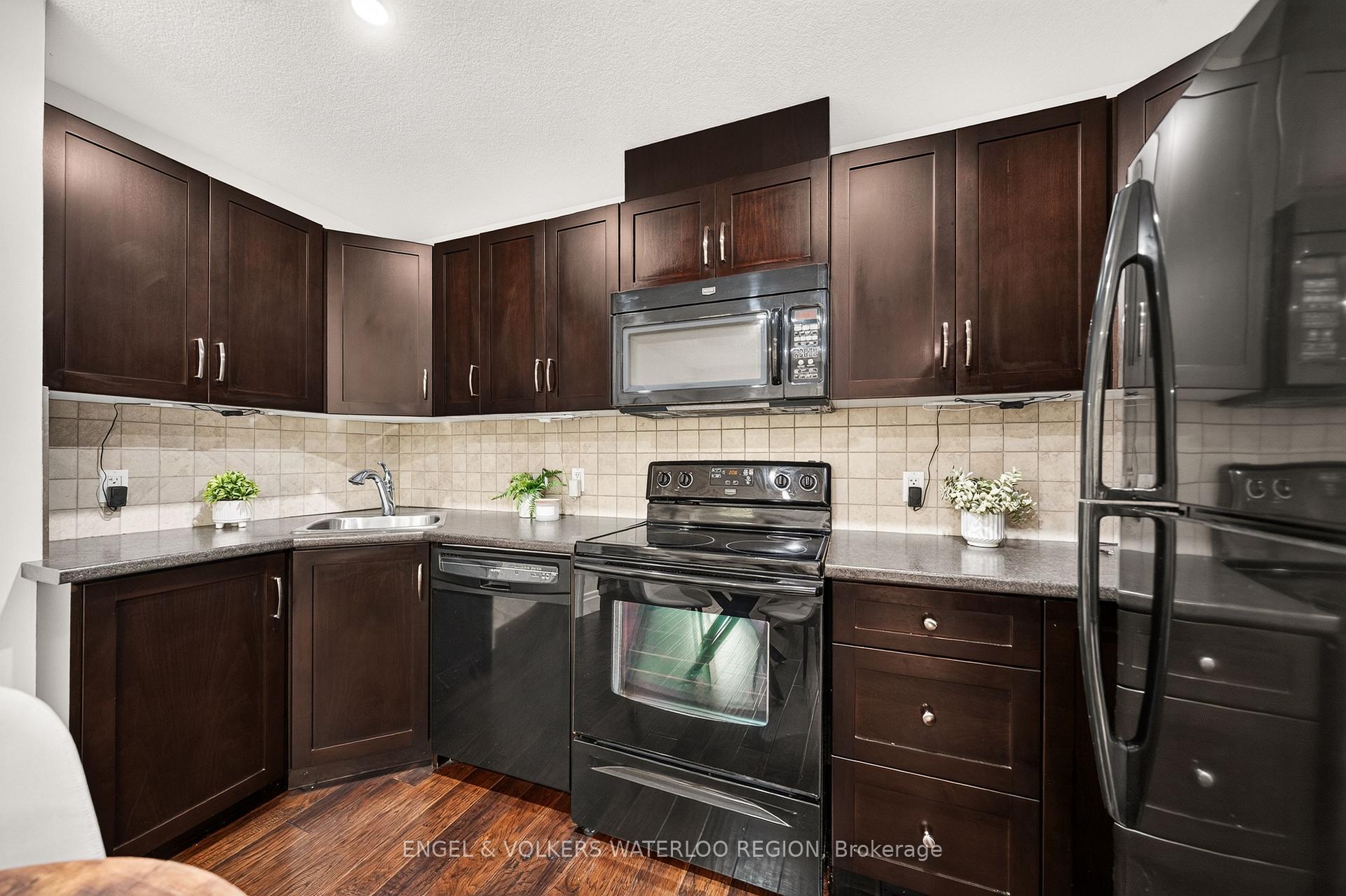 Photo 13 of Unit 6, 275 Old Huron Road, Kitchener, Brigadoon — HOMEH