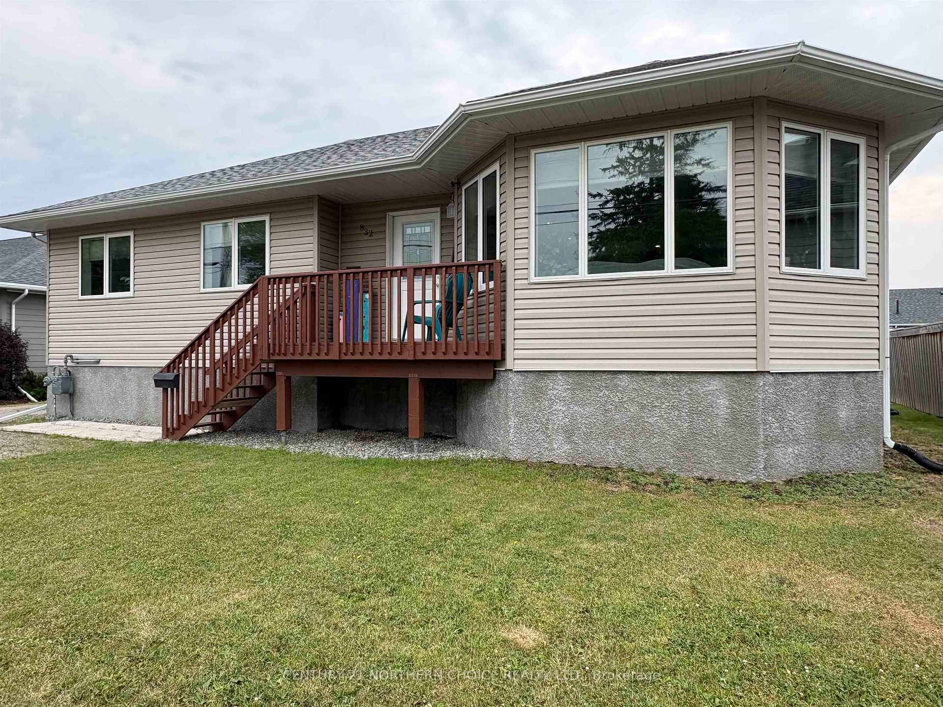 Photo 2 of 832 Williams Avenue, Fort Frances — HOMEH