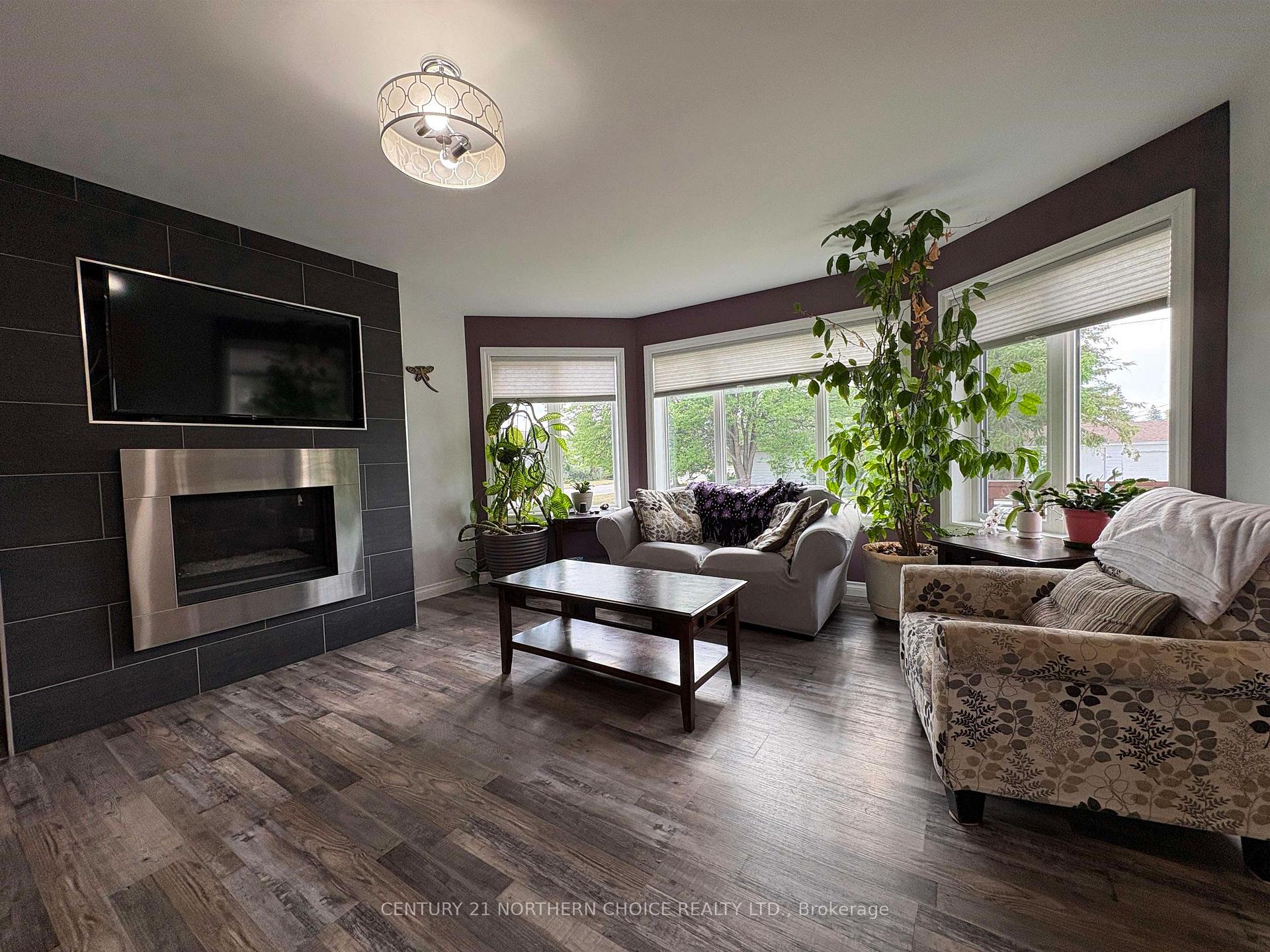 Photo 6 of 832 Williams Avenue, Fort Frances — HOMEH