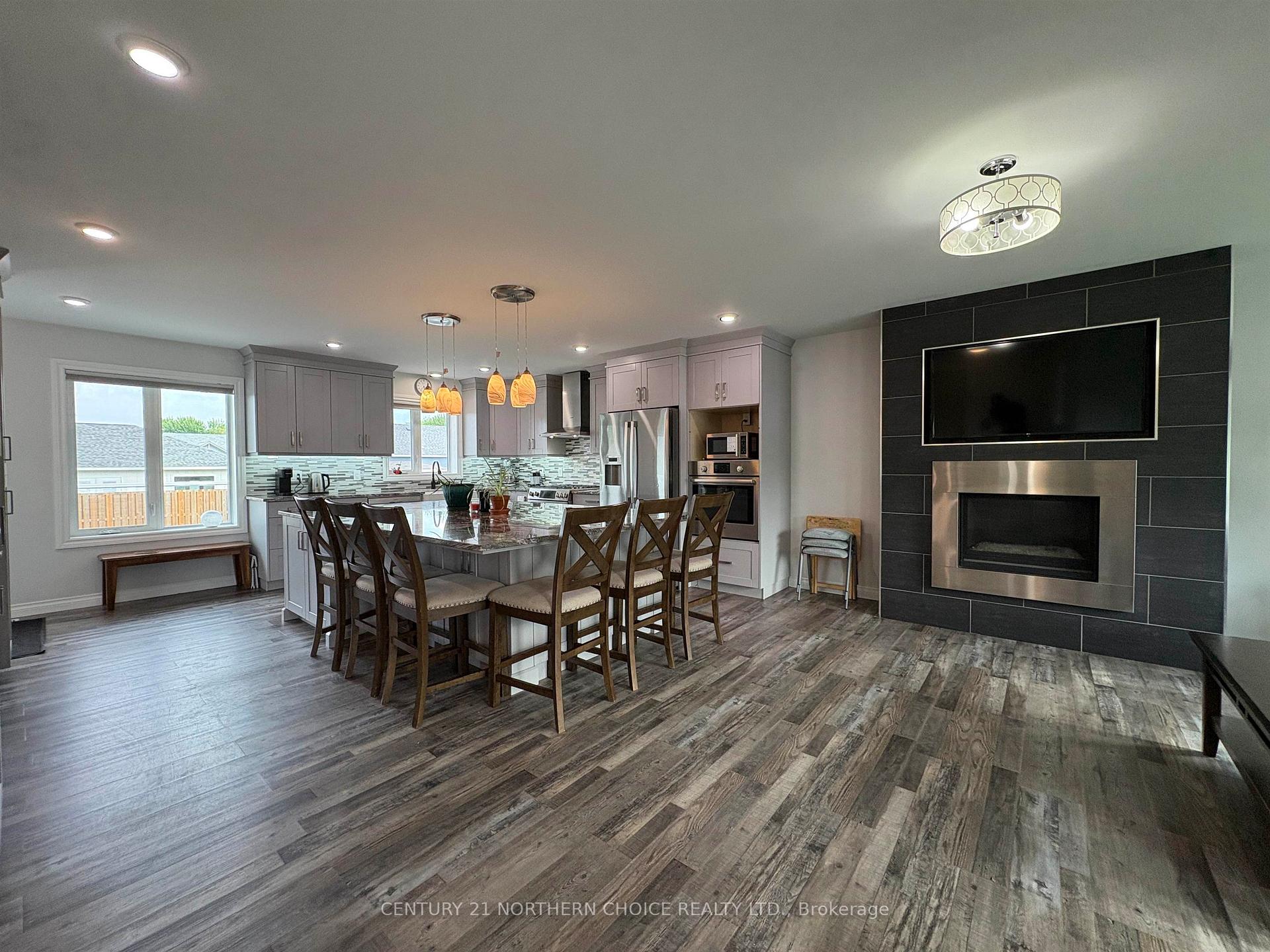 Photo 8 of 832 Williams Avenue, Fort Frances — HOMEH