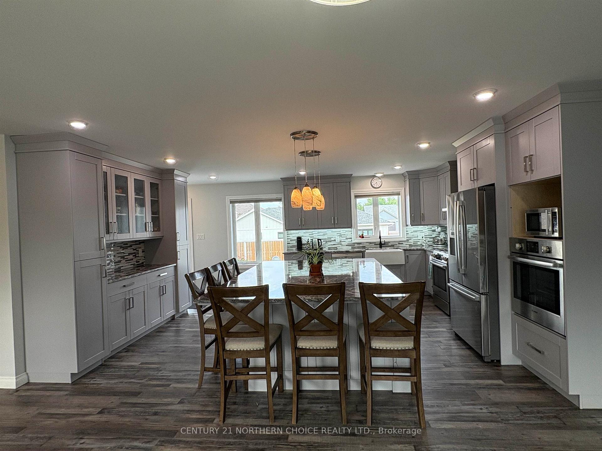 Photo 9 of 832 Williams Avenue, Fort Frances — HOMEH