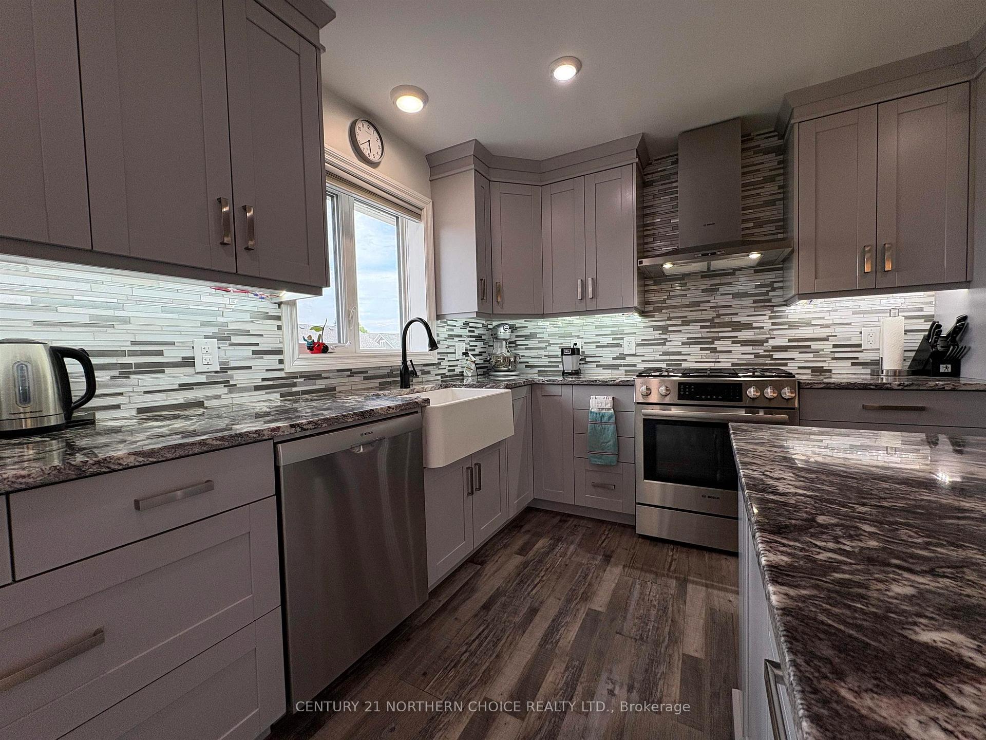 Photo 11 of 832 Williams Avenue, Fort Frances — HOMEH