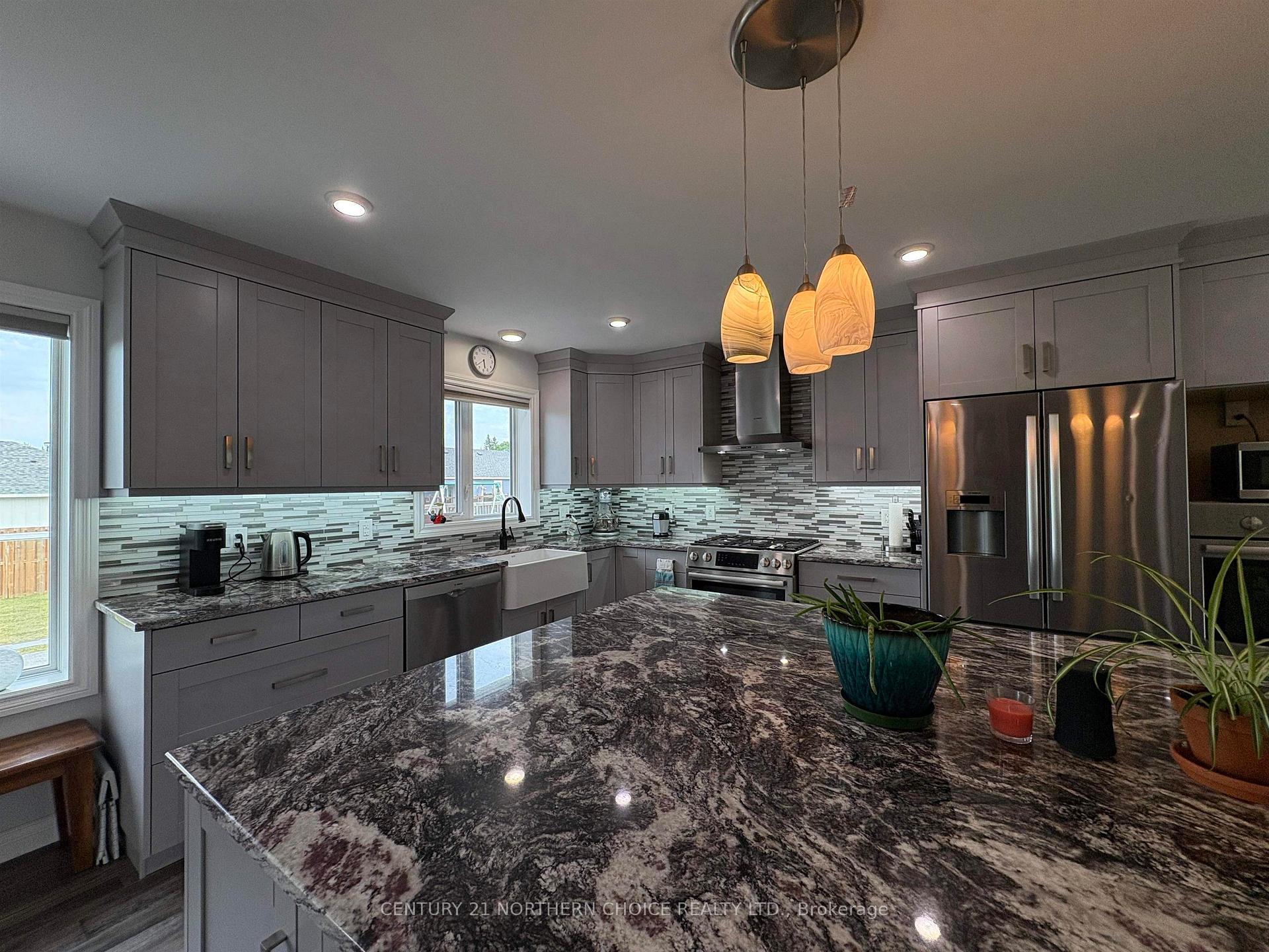 Photo 14 of 832 Williams Avenue, Fort Frances — HOMEH
