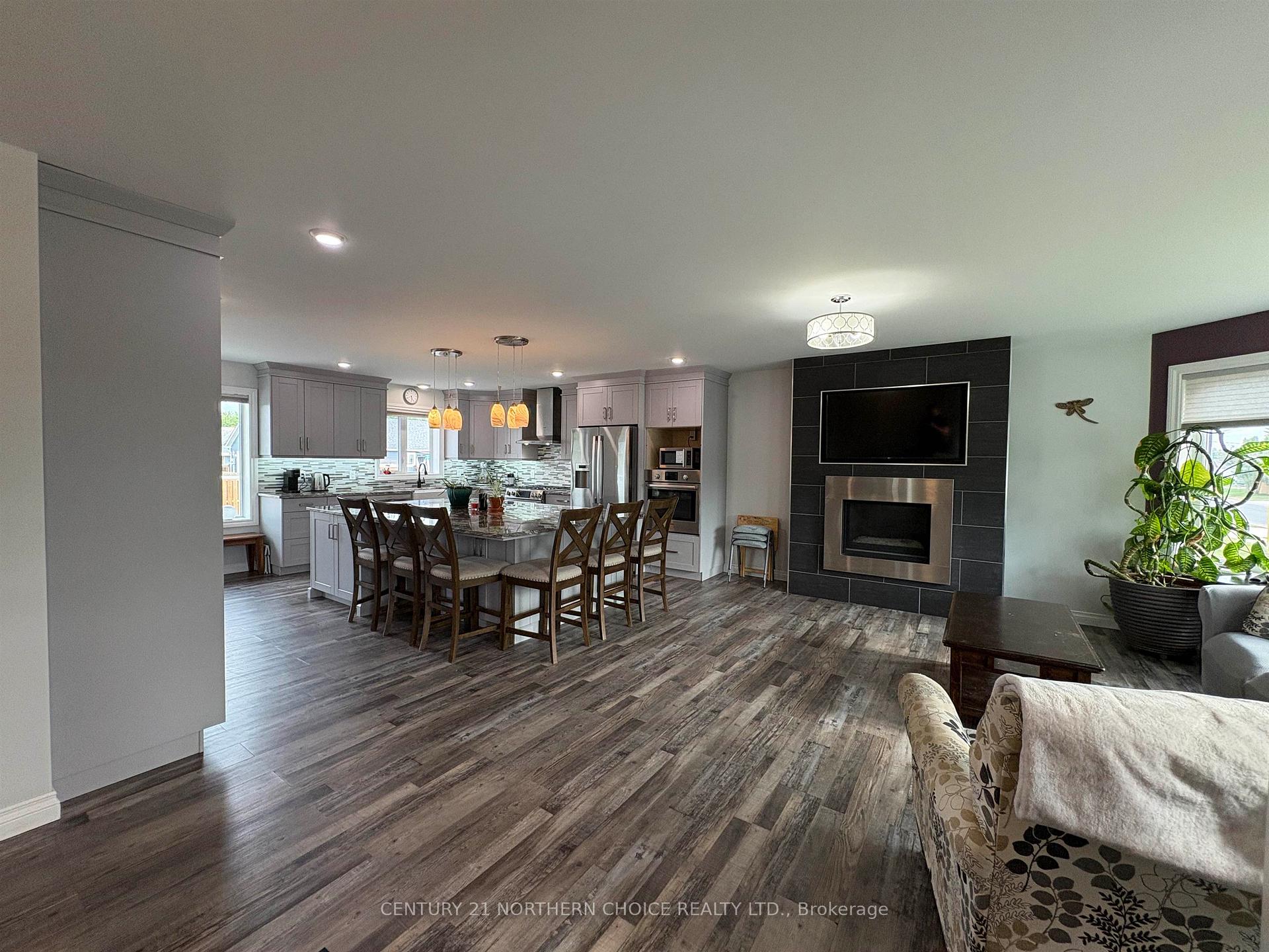 Photo 18 of 832 Williams Avenue, Fort Frances — HOMEH