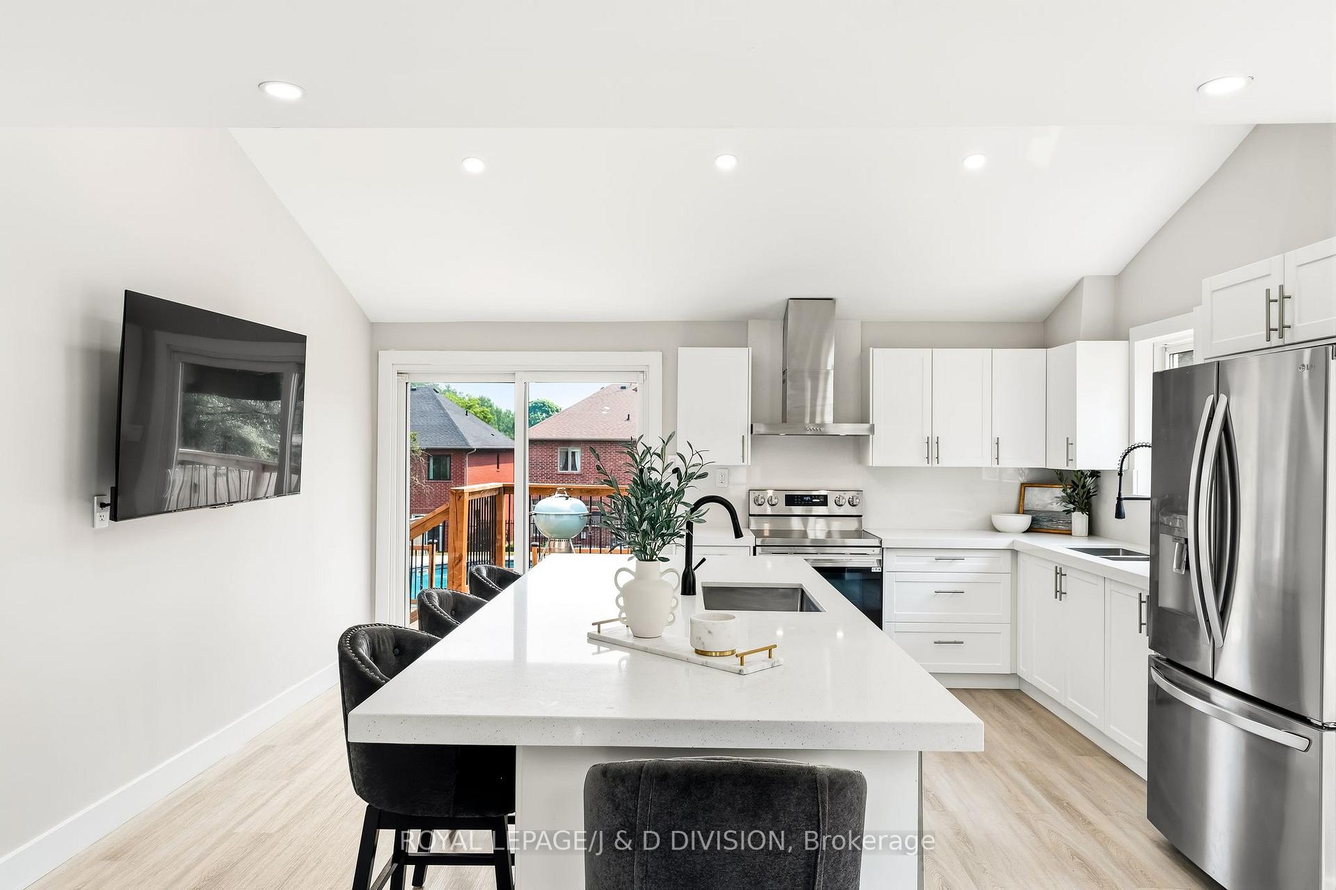 Photo 10 of 1893 Spruce Hill Road, Pickering, Dunbarton — HOMEH