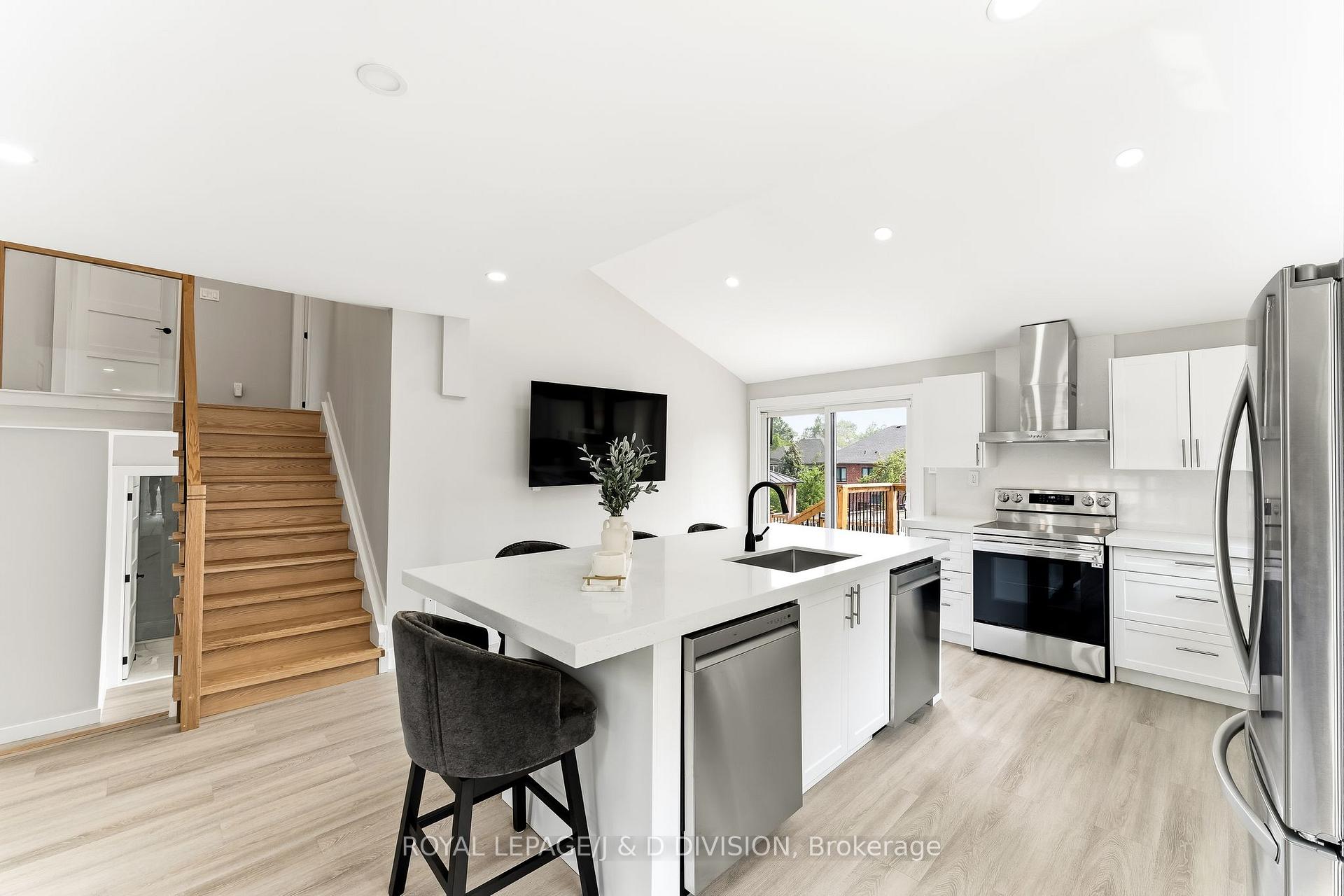 Photo 11 of 1893 Spruce Hill Road, Pickering, Dunbarton — HOMEH