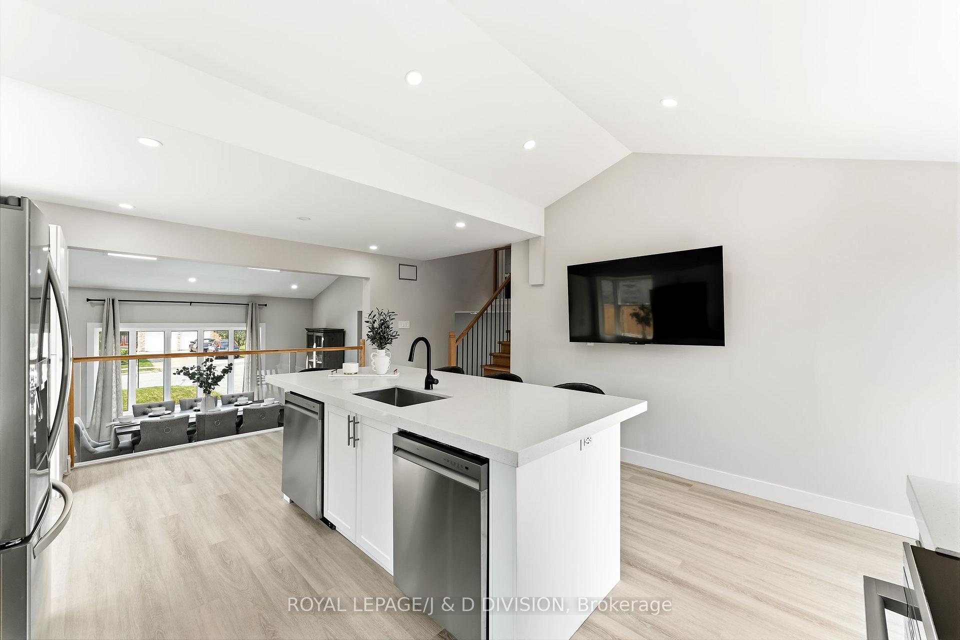 Photo 12 of 1893 Spruce Hill Road, Pickering, Dunbarton — HOMEH