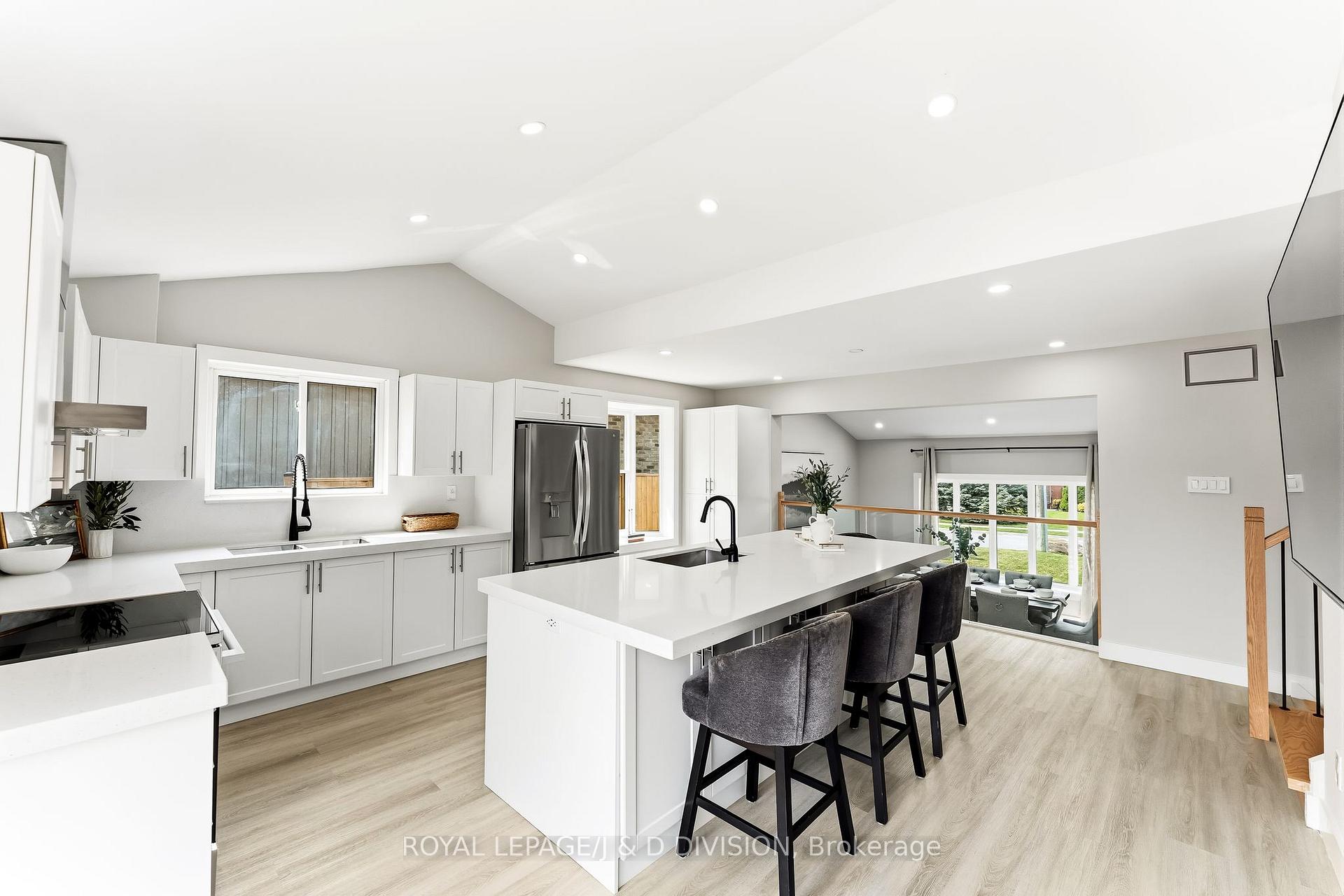 Photo 13 of 1893 Spruce Hill Road, Pickering, Dunbarton — HOMEH