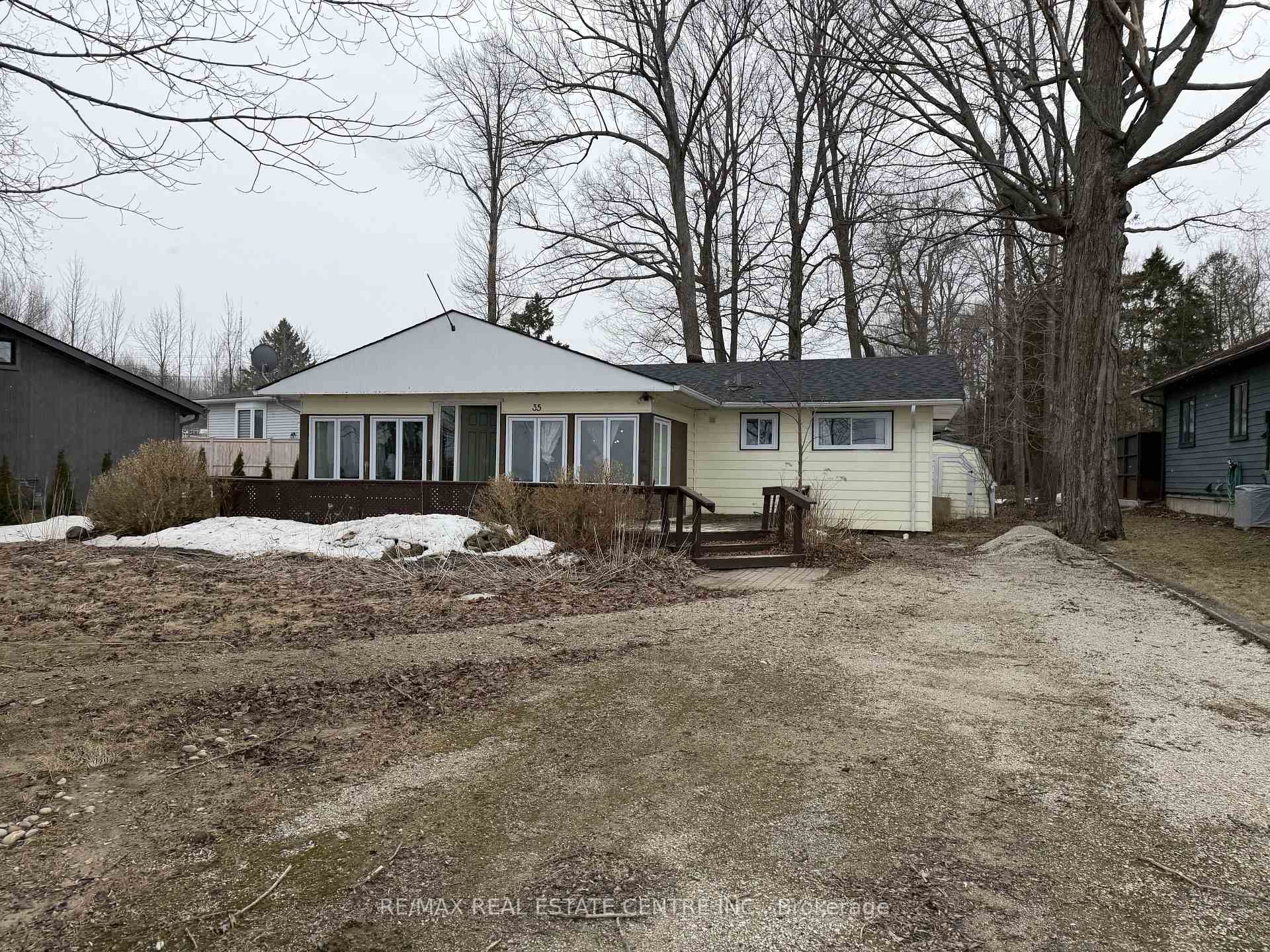 Photo 2 of 35 Lakeside Avenue, Meaford — HOMEH