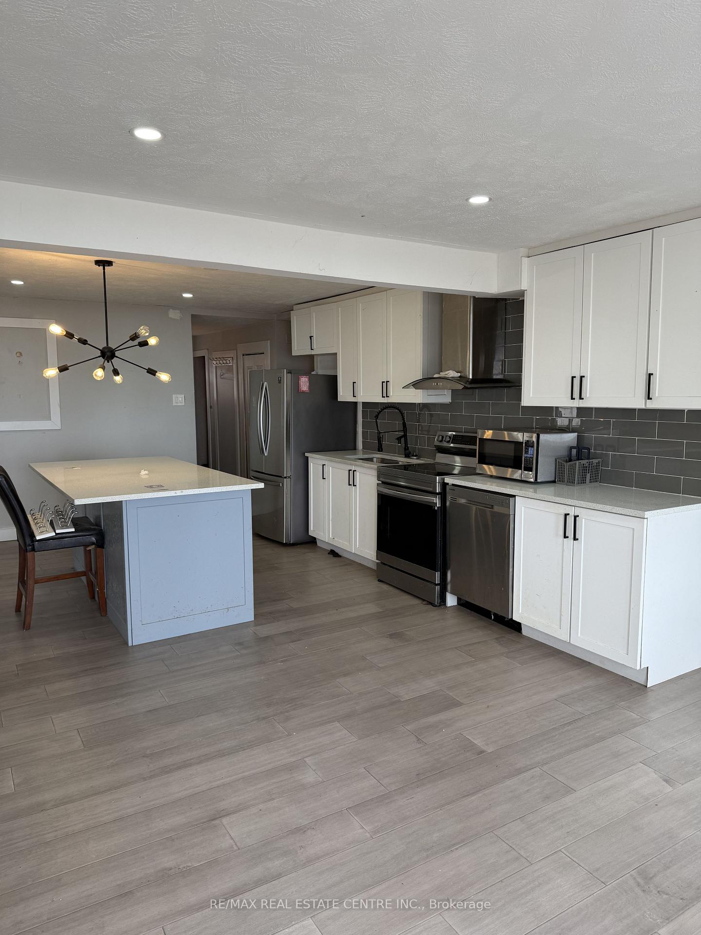 Photo 5 of 35 Lakeside Avenue, Meaford — HOMEH