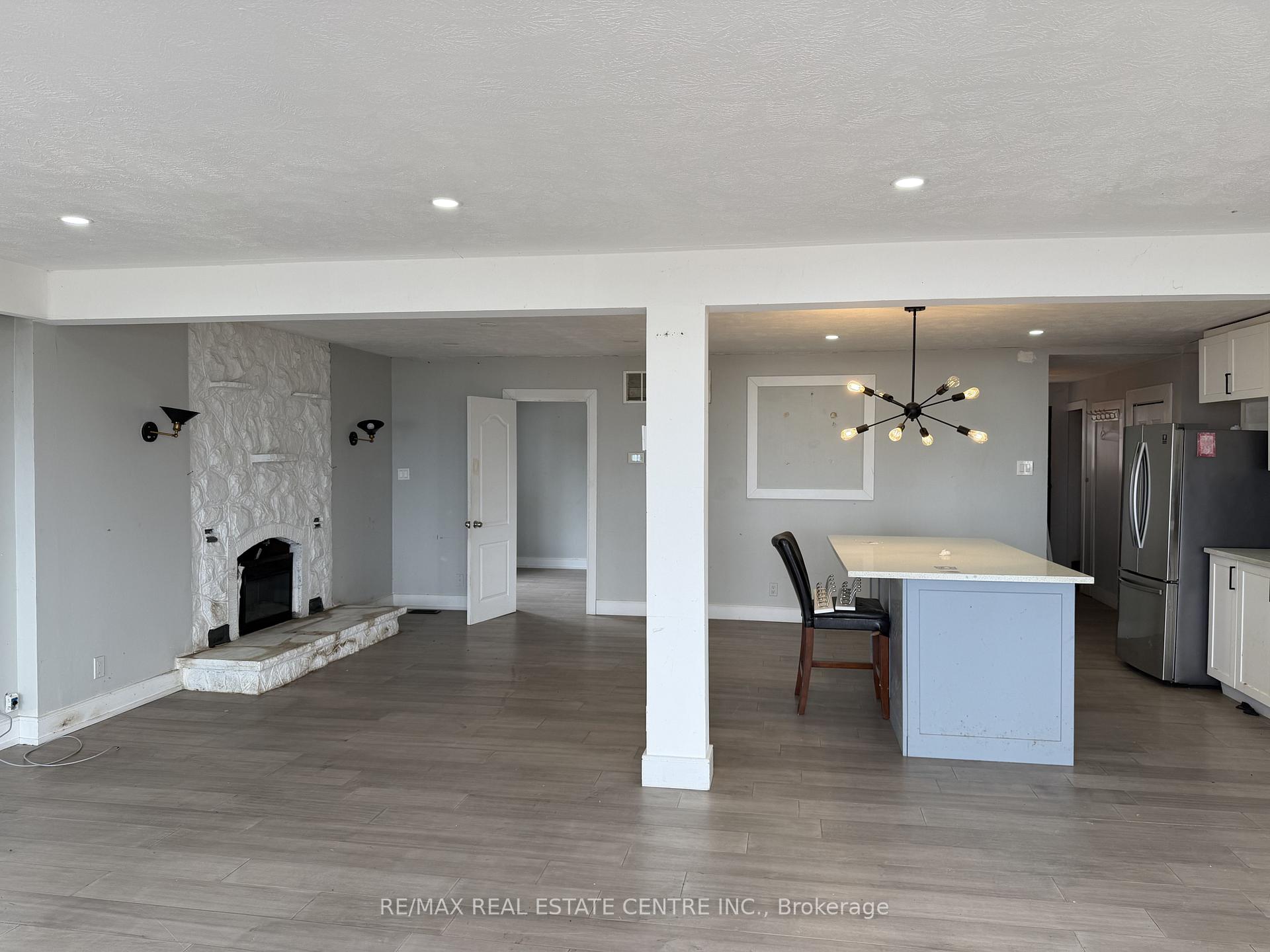 Photo 7 of 35 Lakeside Avenue, Meaford — HOMEH