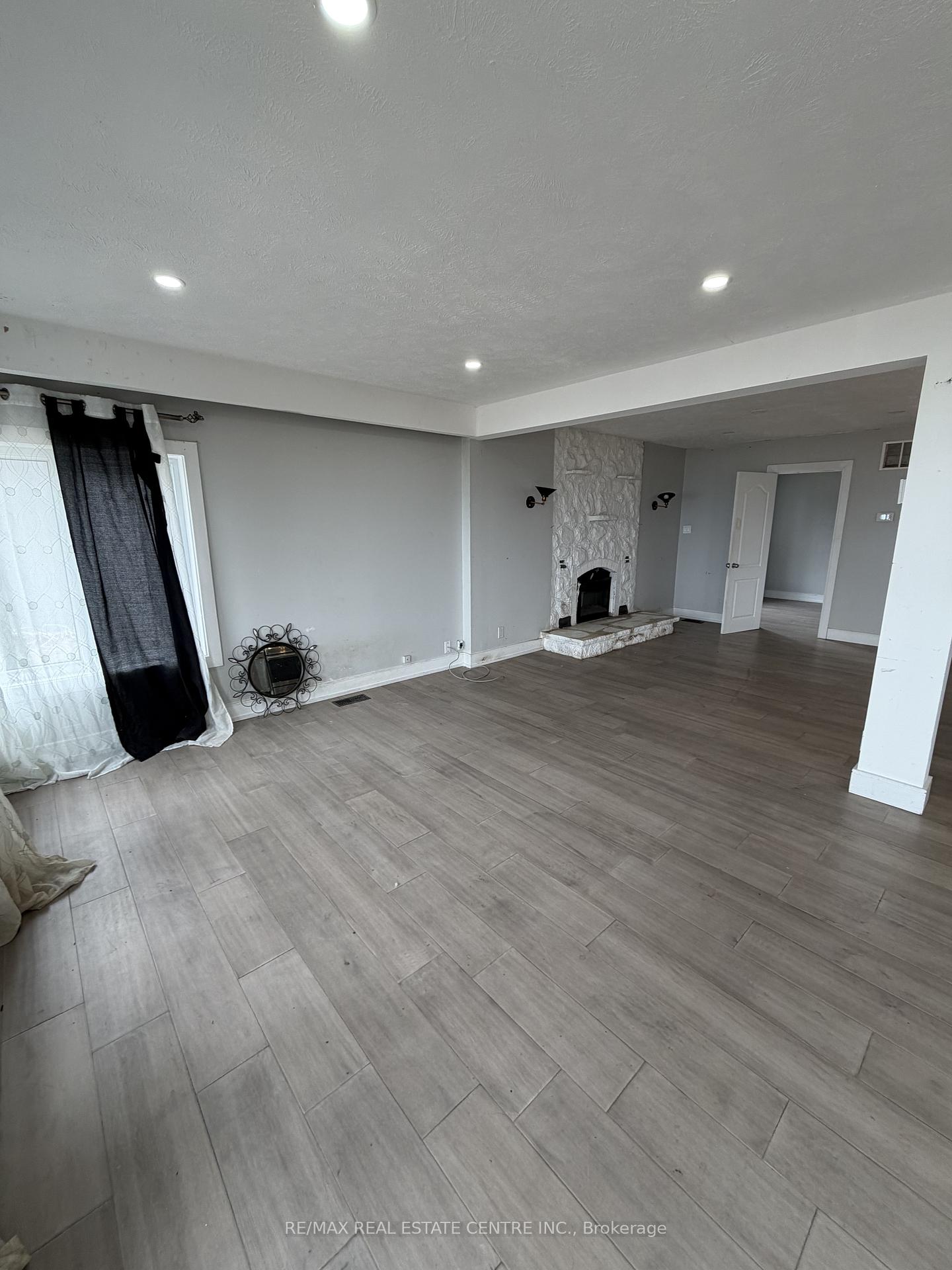 Photo 8 of 35 Lakeside Avenue, Meaford — HOMEH