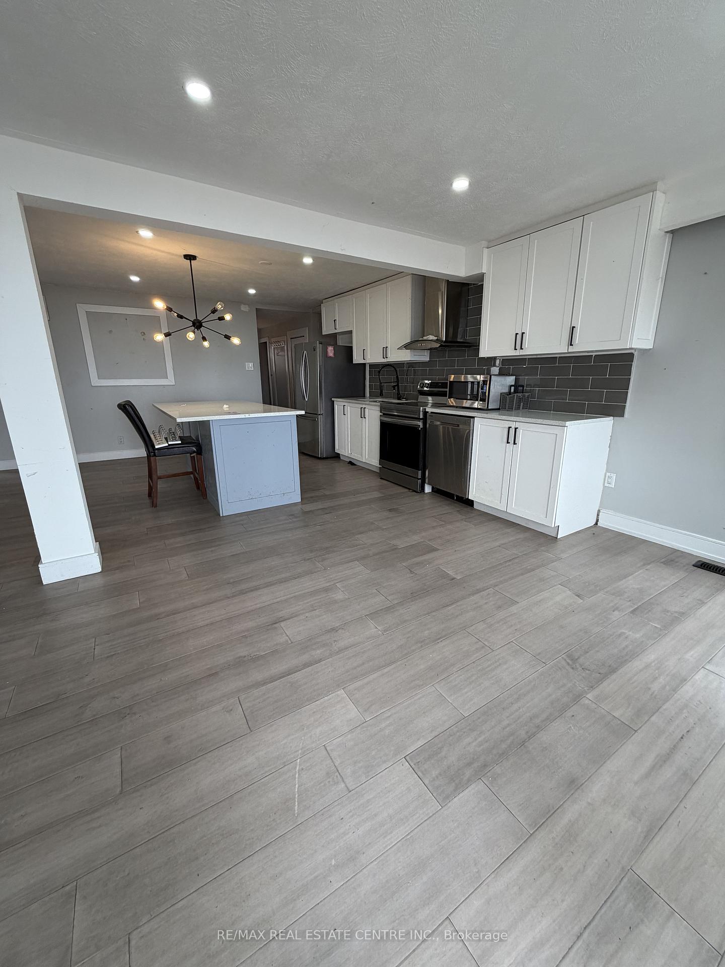 Photo 9 of 35 Lakeside Avenue, Meaford — HOMEH