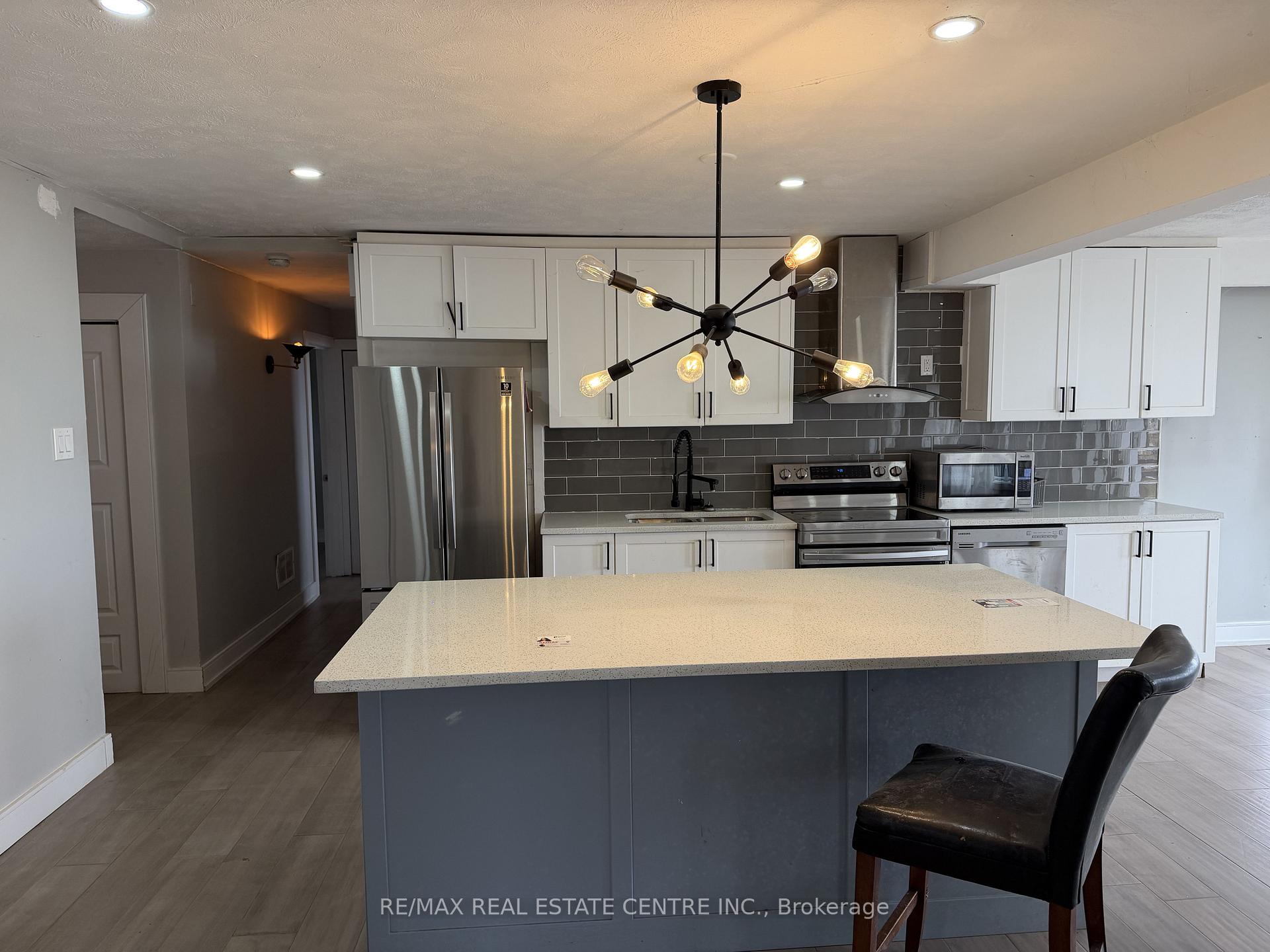 Photo 10 of 35 Lakeside Avenue, Meaford — HOMEH