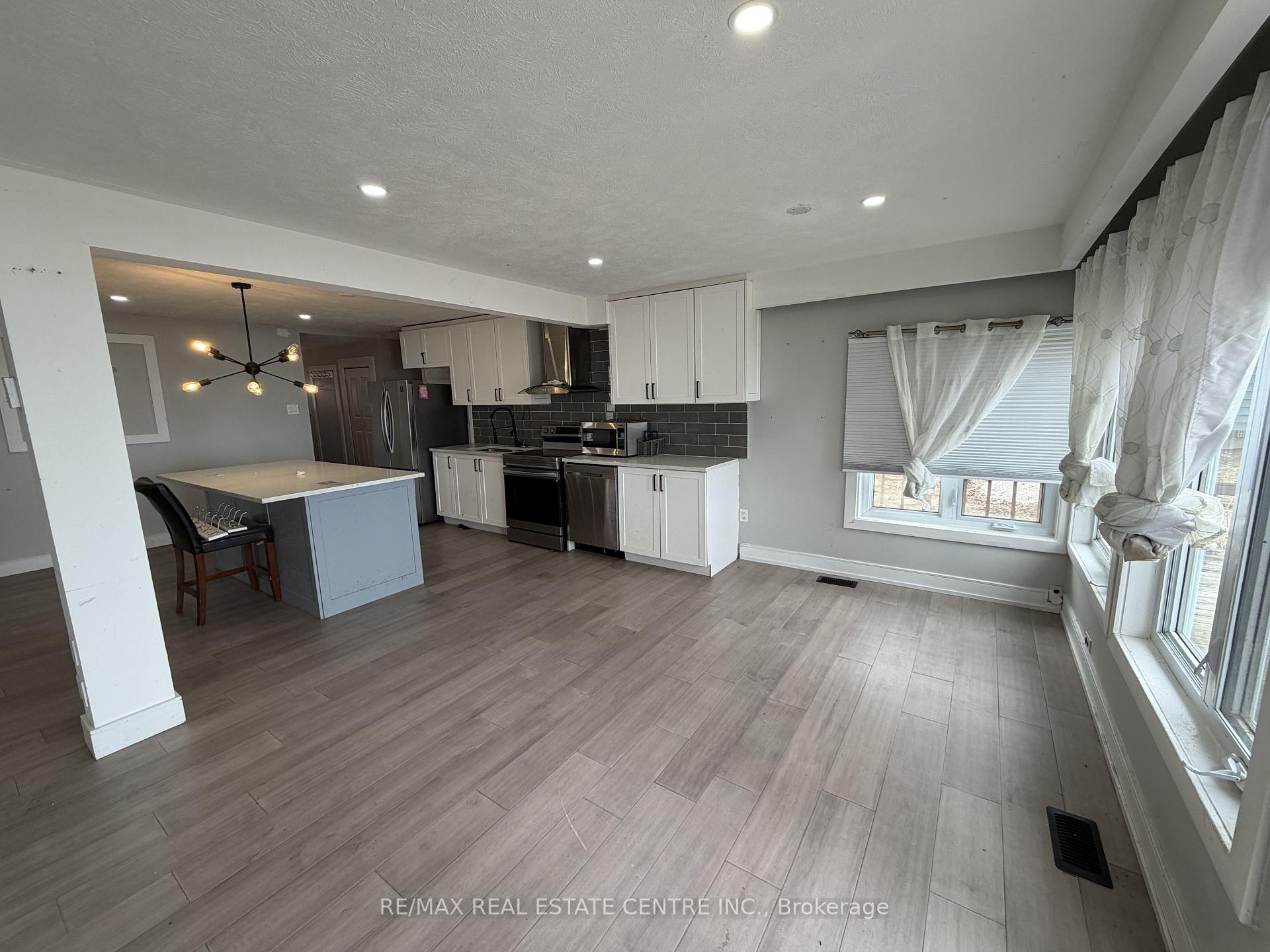 Photo 11 of 35 Lakeside Avenue, Meaford — HOMEH