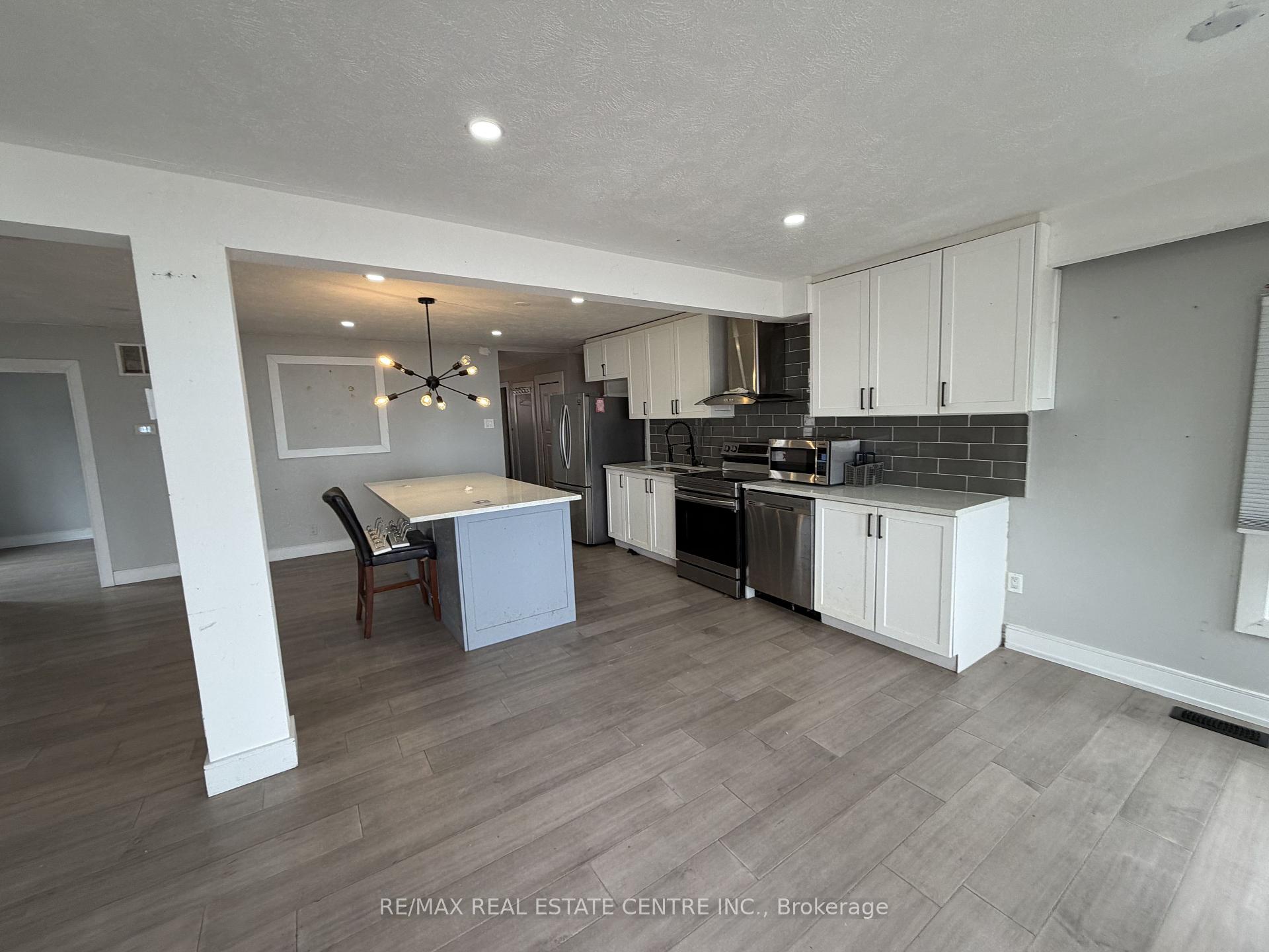 Photo 12 of 35 Lakeside Avenue, Meaford — HOMEH