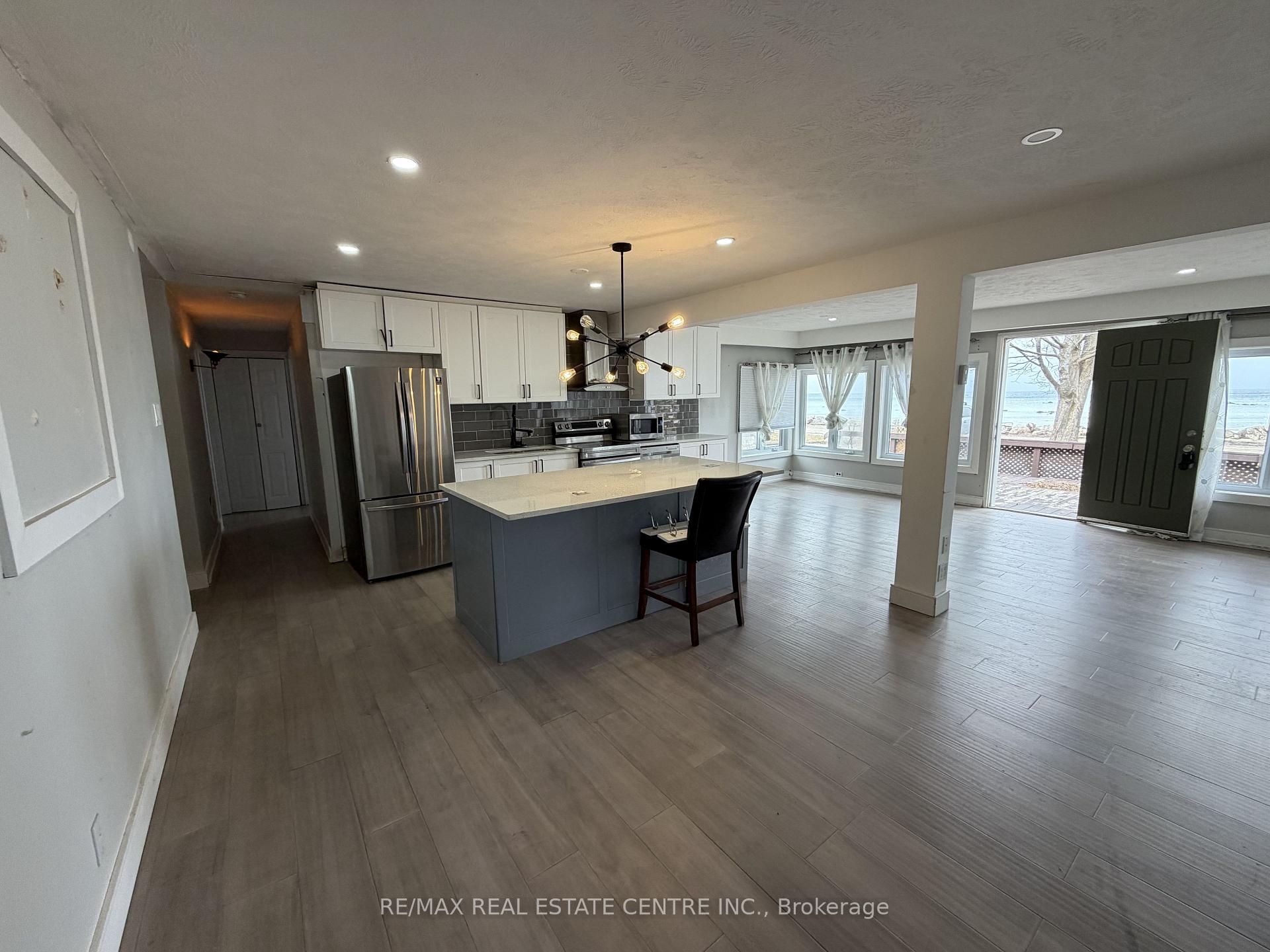 Photo 14 of 35 Lakeside Avenue, Meaford — HOMEH