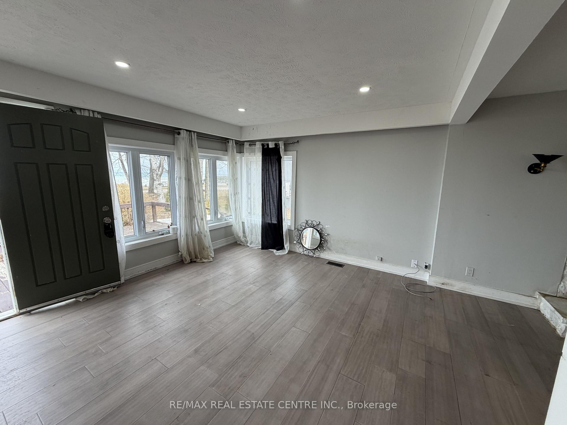 Photo 16 of 35 Lakeside Avenue, Meaford — HOMEH