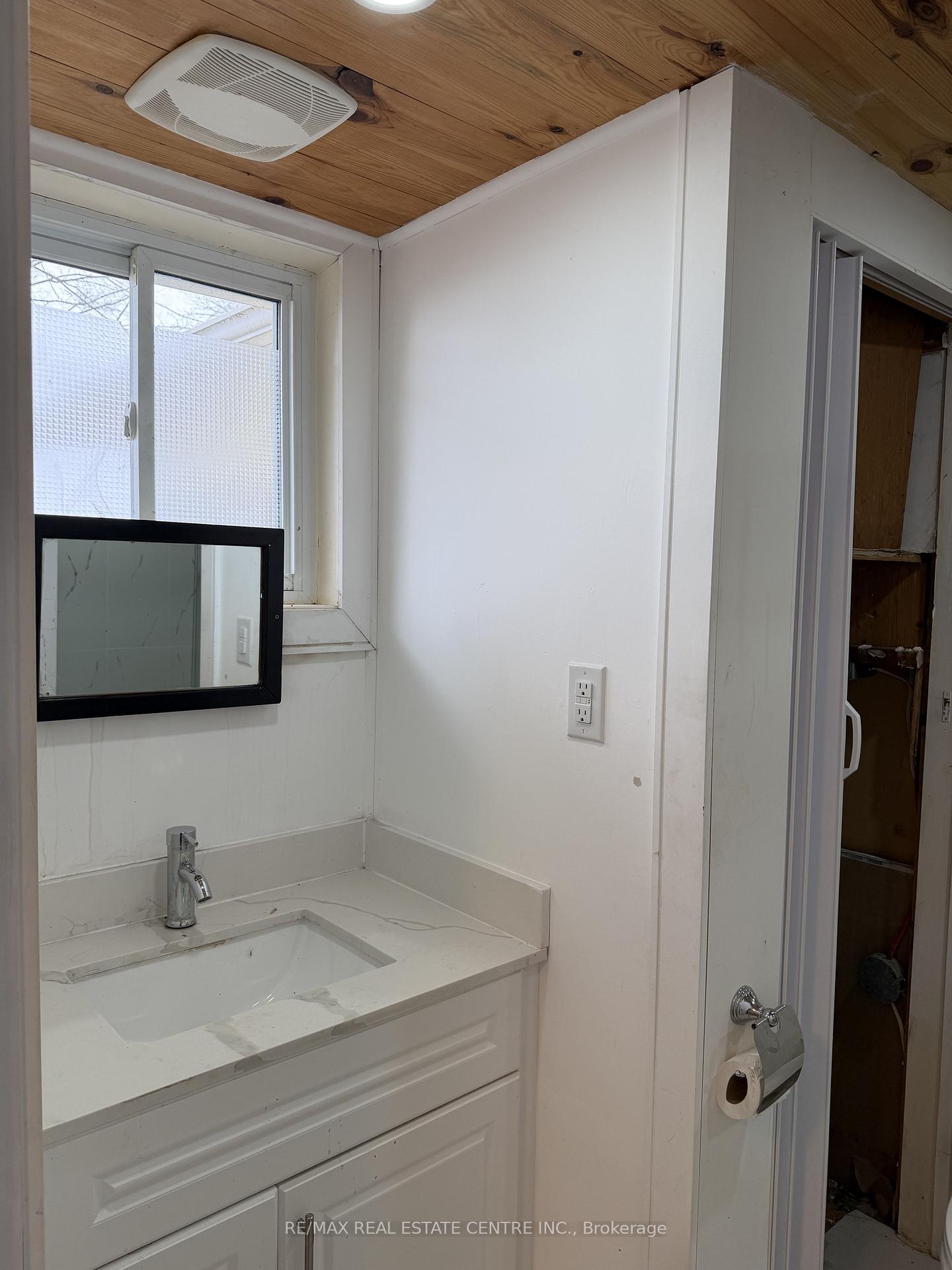 Photo 18 of 35 Lakeside Avenue, Meaford — HOMEH