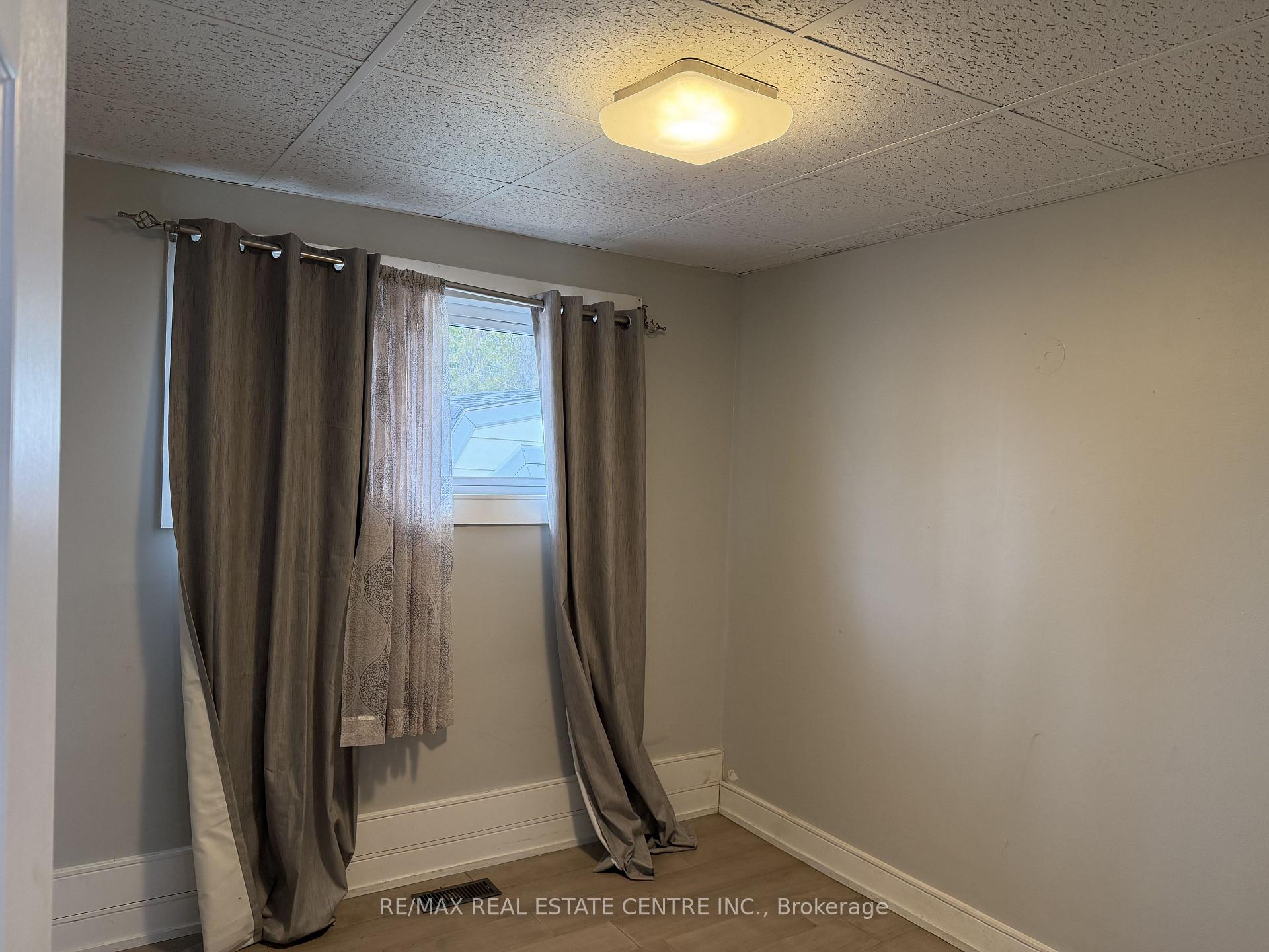 Photo 23 of 35 Lakeside Avenue, Meaford — HOMEH
